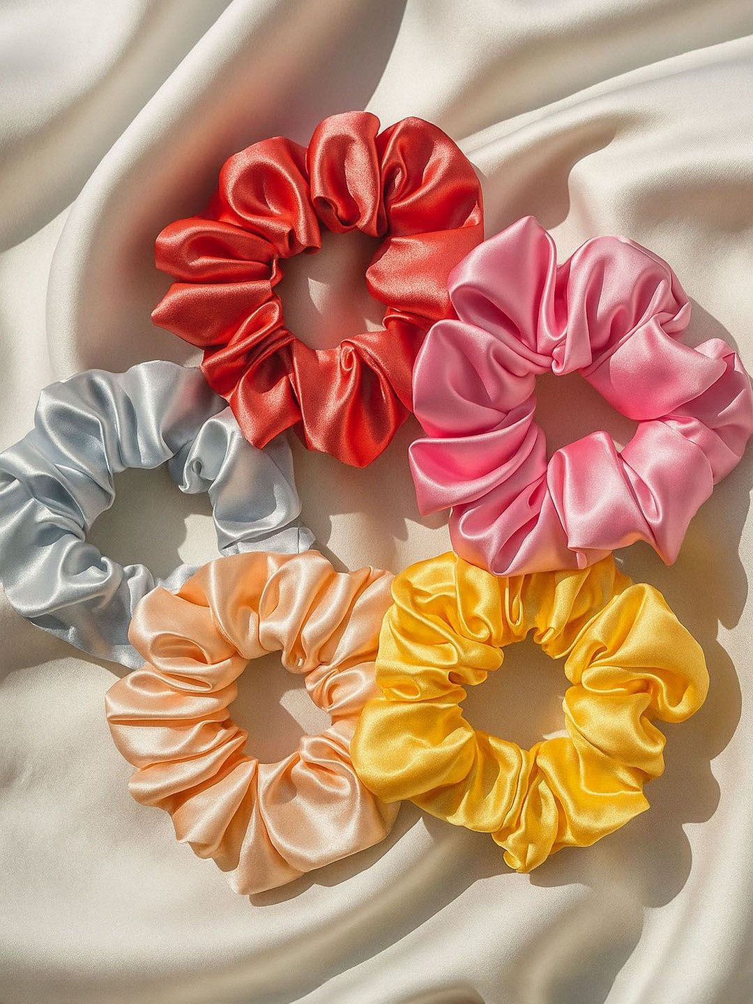Rovlina Women Set of 5 Scrunchies
