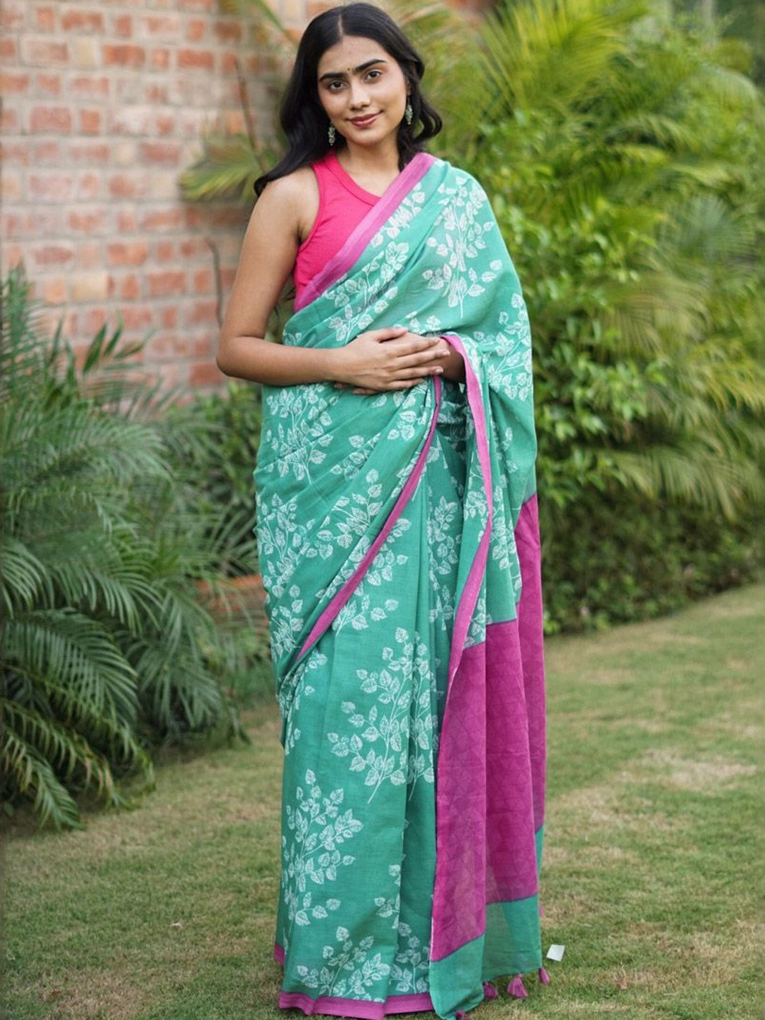 Moora Women Printed Floral Pure Cotton Block Print Saree