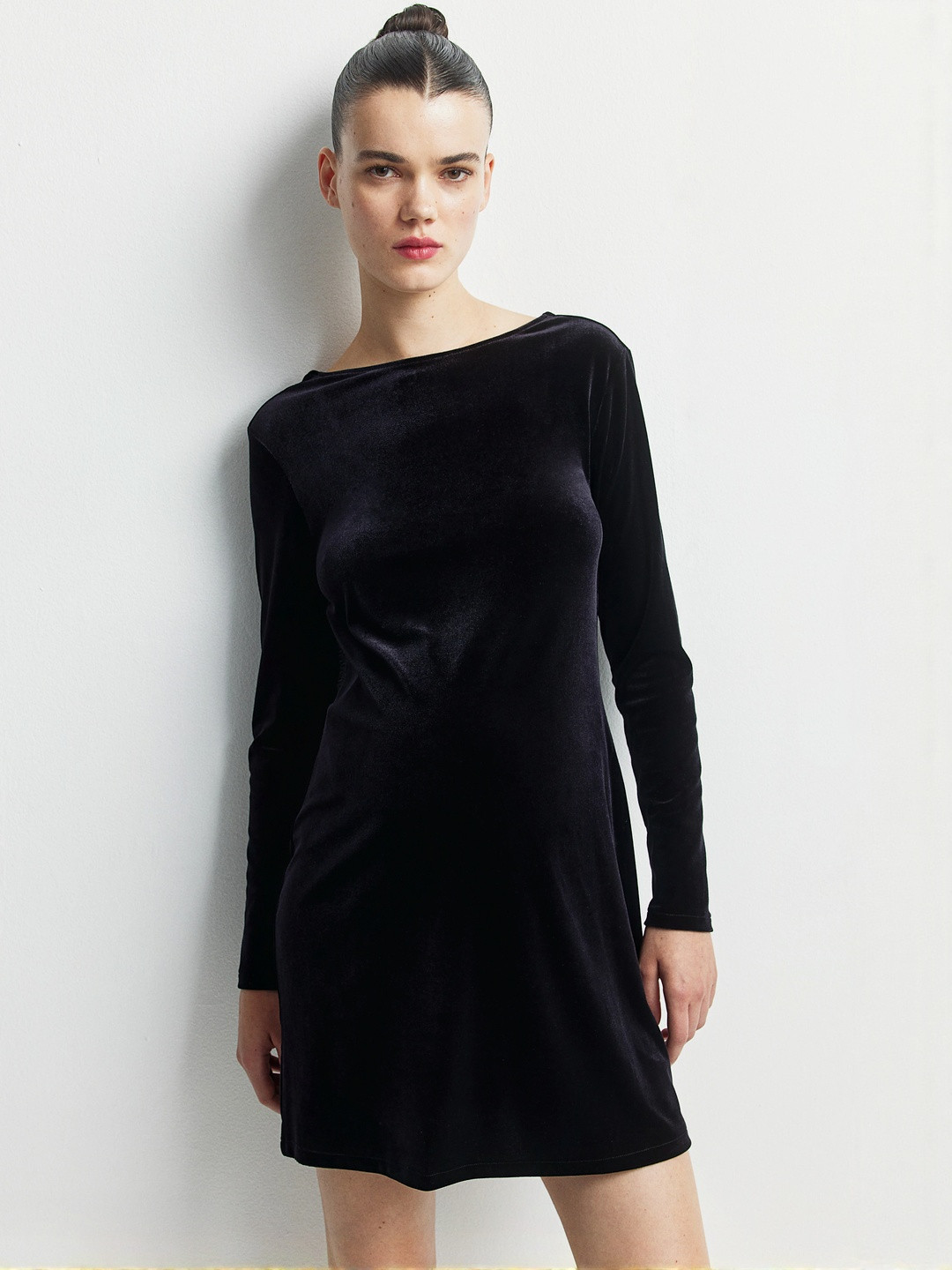 H&M MAMA Deep-Back Velour Dress