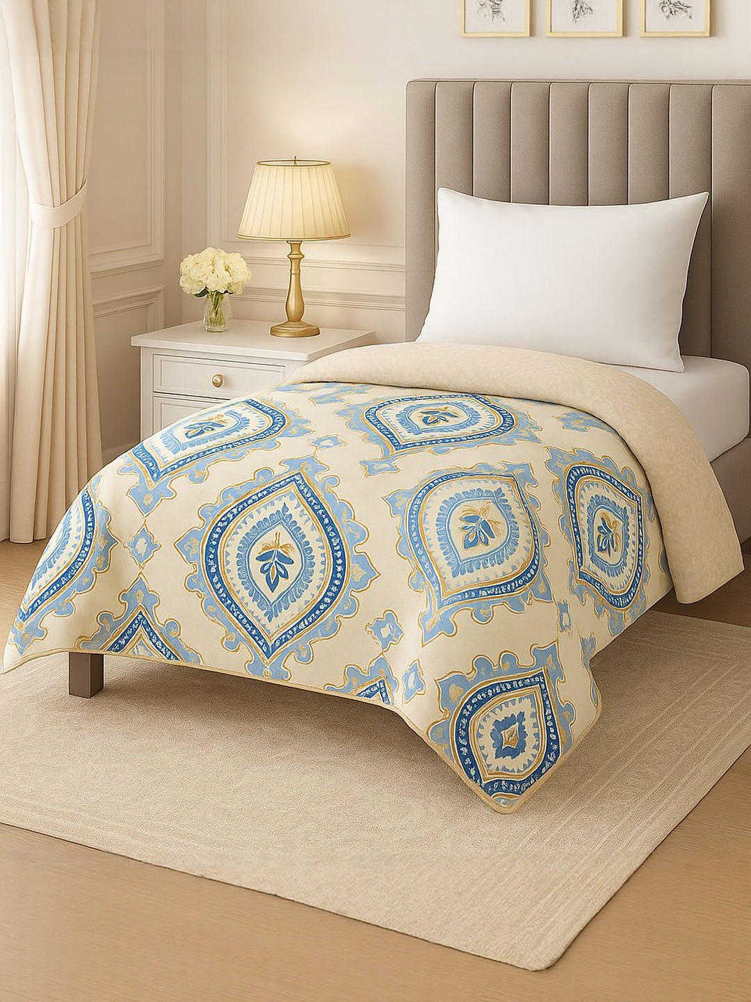 Signature Blue & White Microfiber 600 GSM Single Bed Comforter