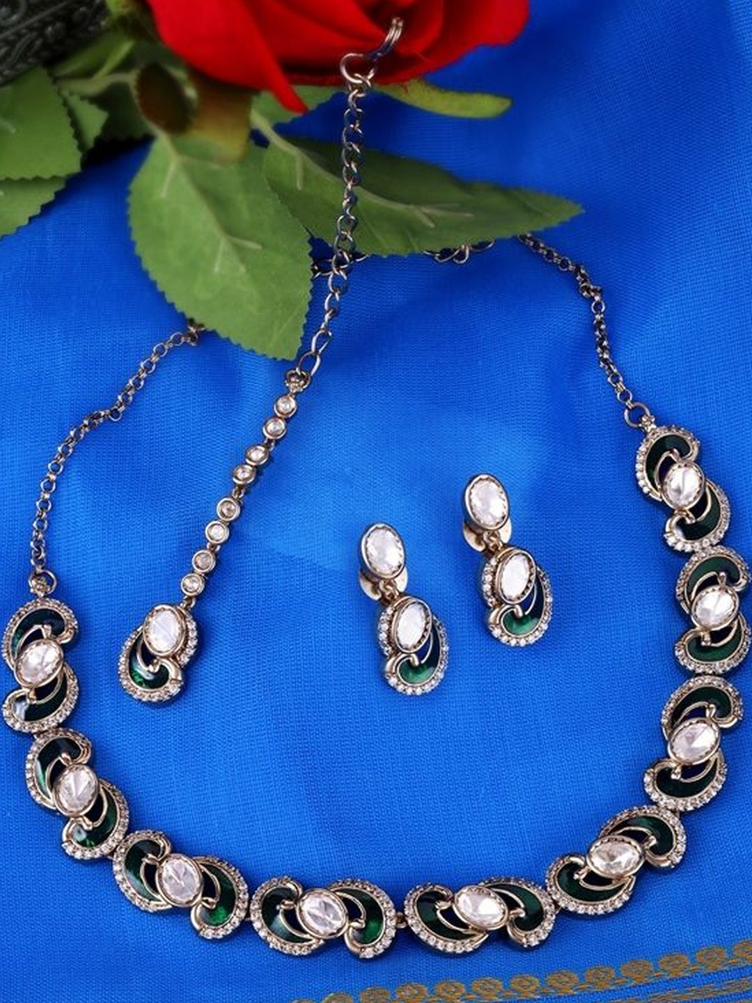 SALONI FASHION JEWELLERY Women Brass Round and Paisley Design Jewellery Set