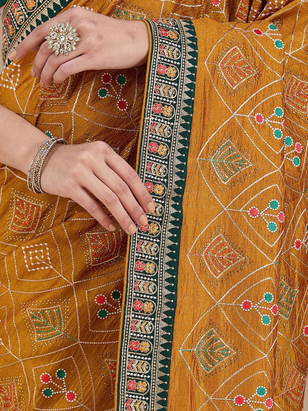 Koskii Ethnic Motifs Printed Thread Work Raw Silk Saree With Blouse Piece