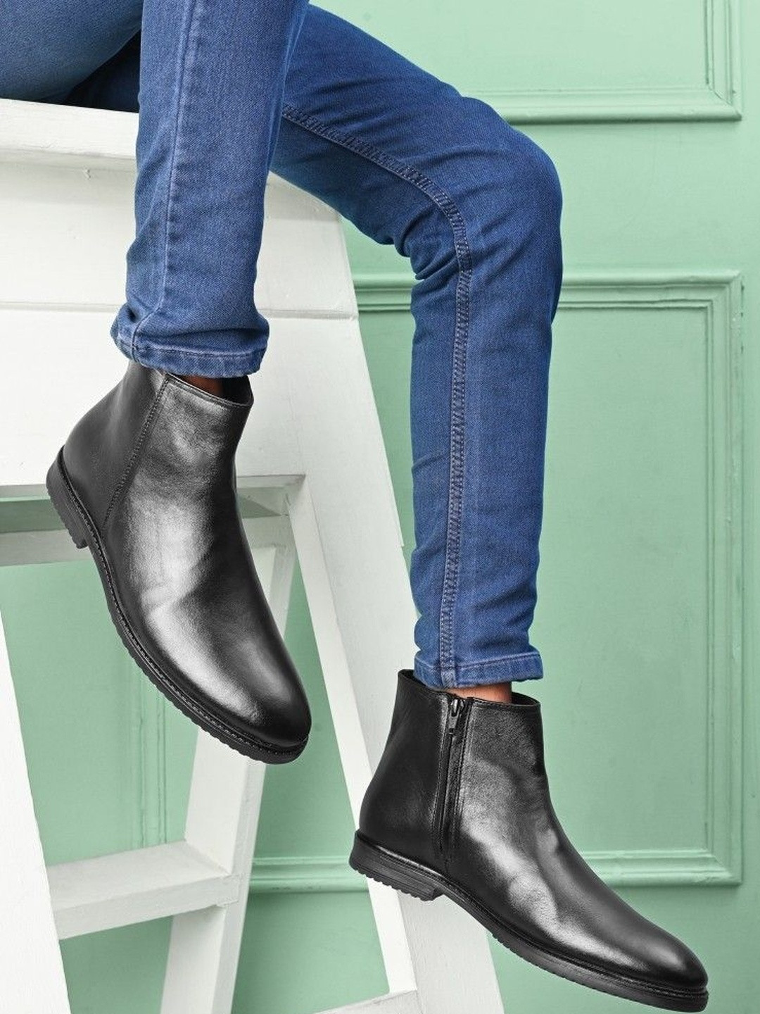 Roadster Men Leather Boots With Side Chain