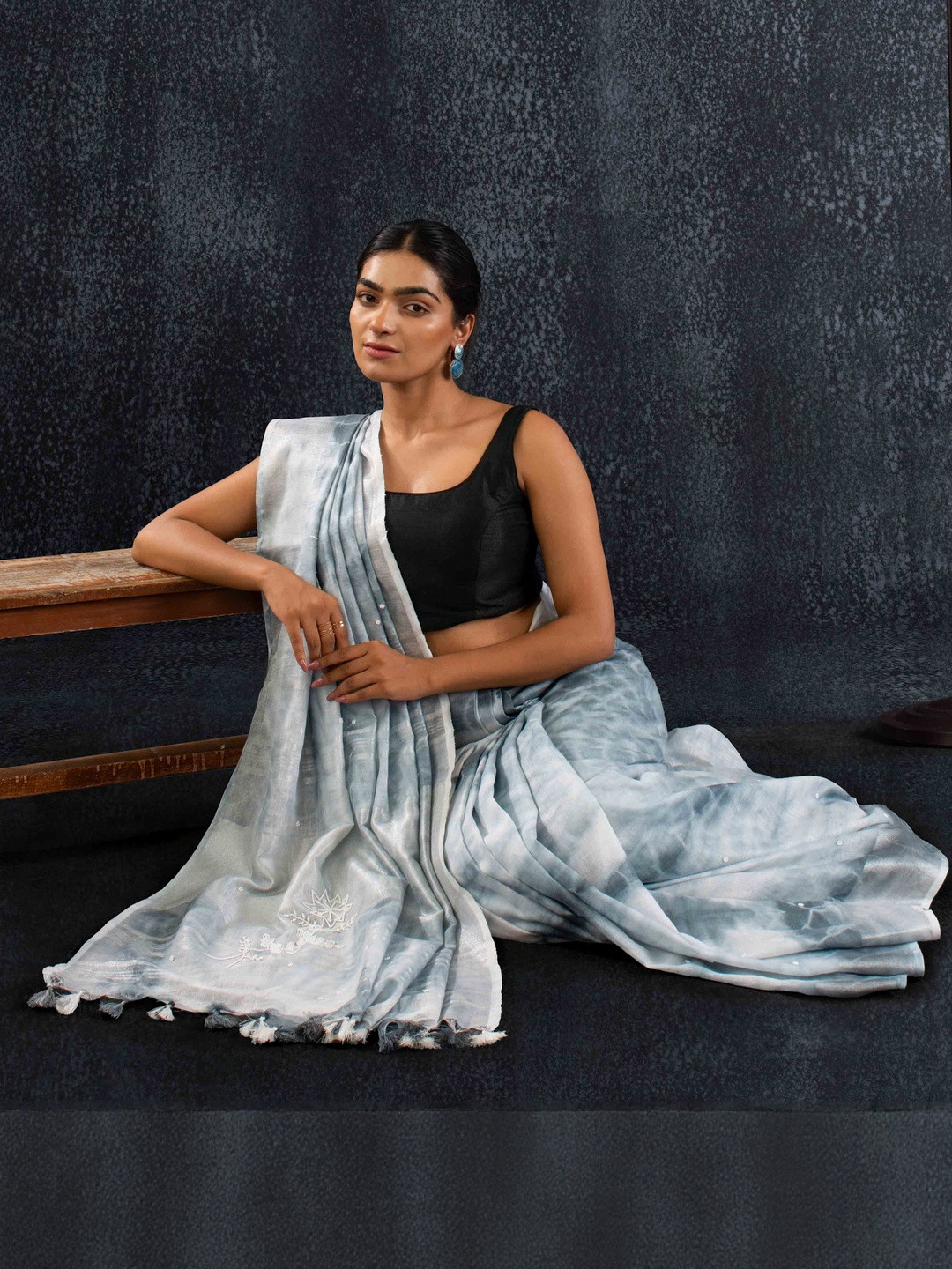 Magga Tie and Dyed Beads And Stones Pure Linen Saree With Unstitched Blouse Piece