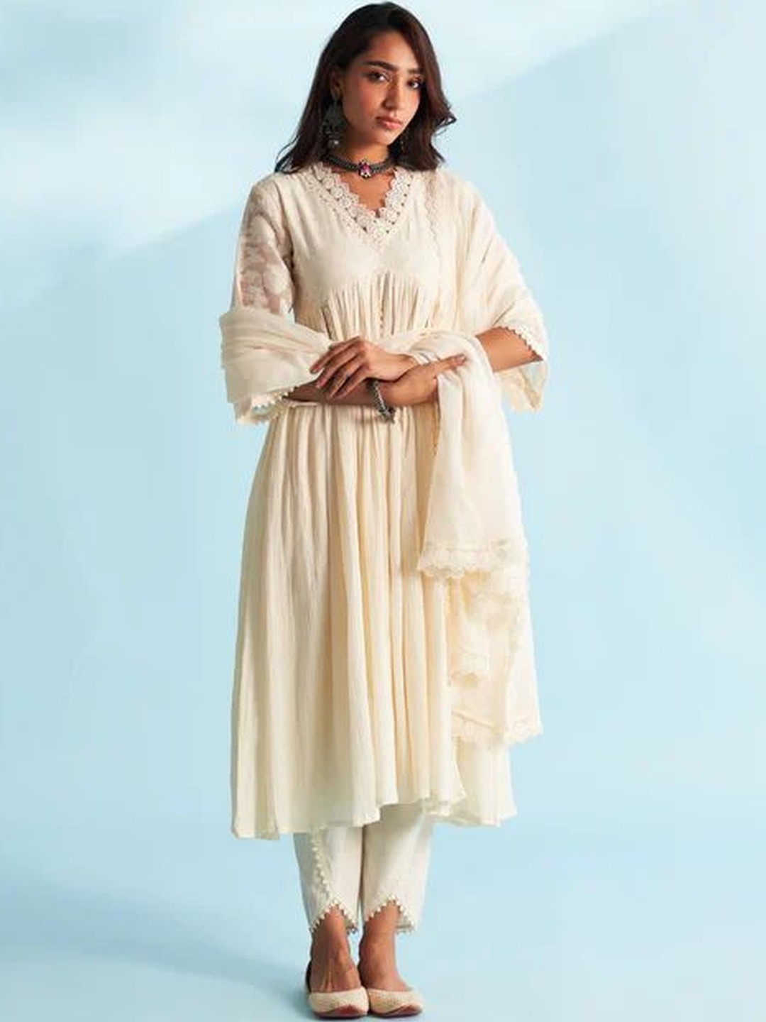 ROZE Women Cream Lace Border Dupatta