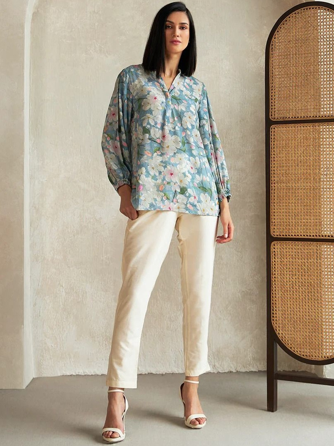 LERIYA FASHION Women Floral Printed Puff Sleeves V Neck Regular Top
