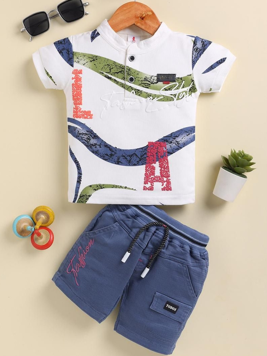 UNO KIDS Boys White & Blue Printed Mandarin Collar Cotton T-shirt With Shorts