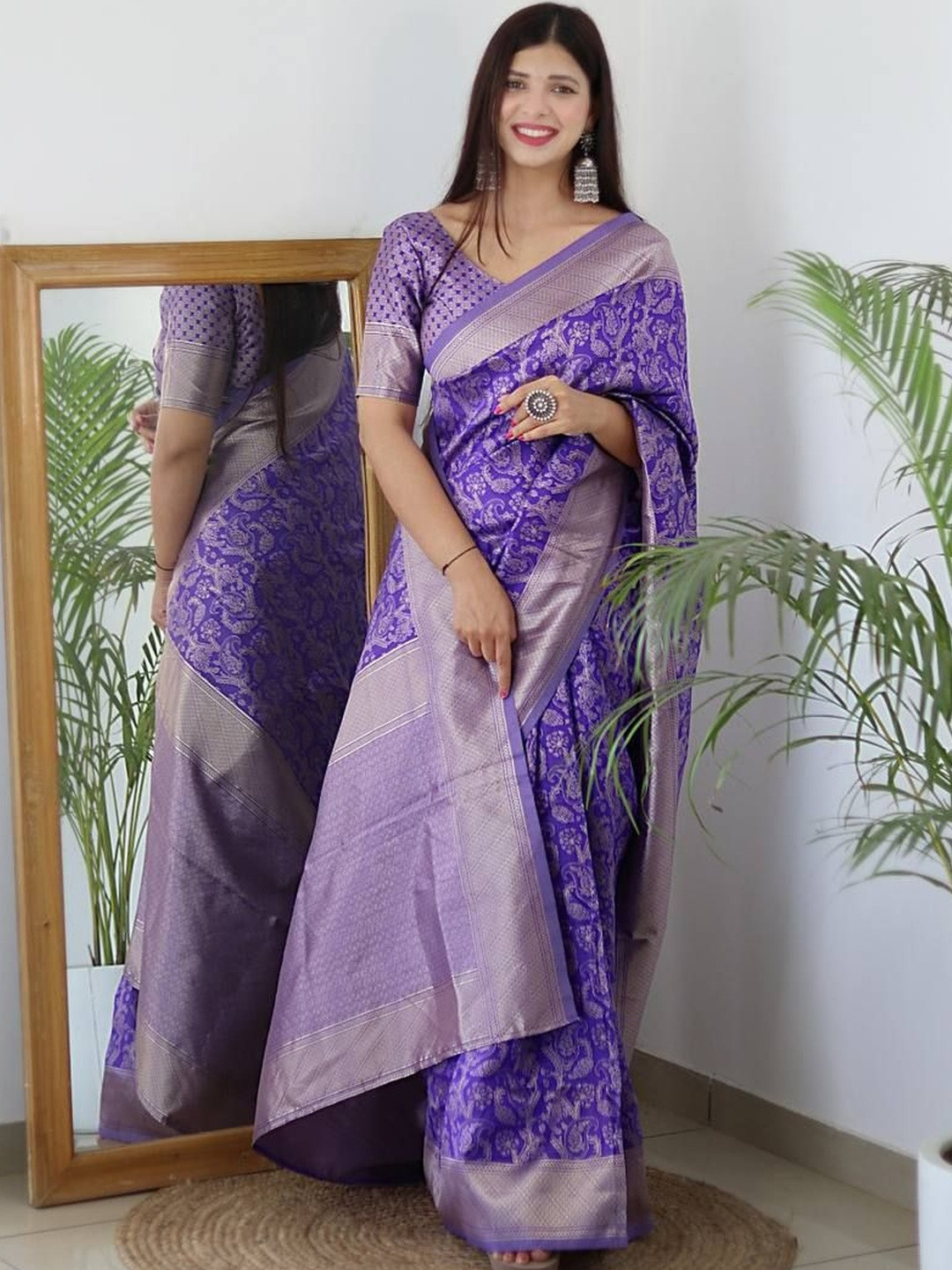 AVANTIKA FASHION Ethnic Motifs Woven Design Zari Kanjeevaram Saree