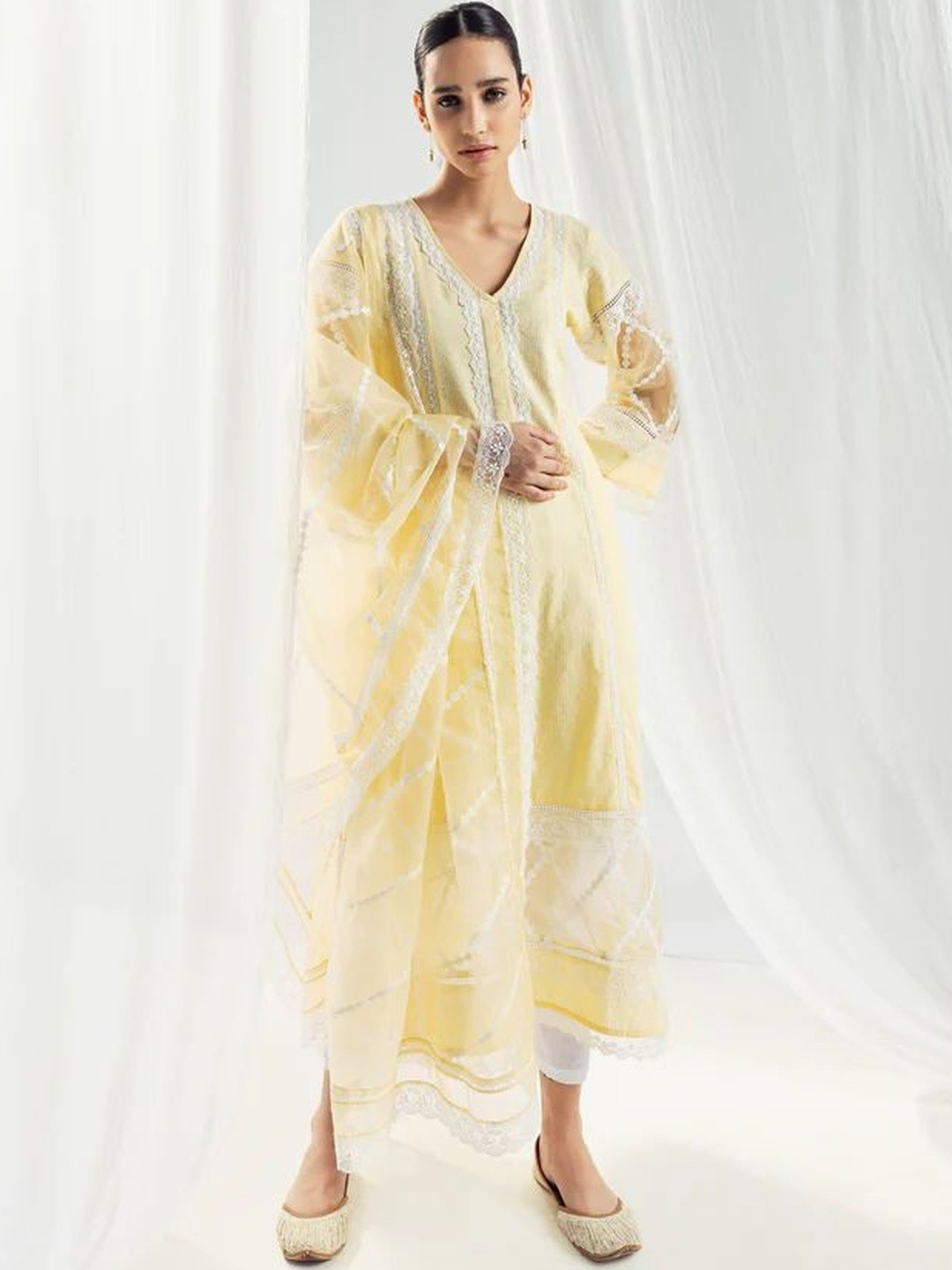 ROZE Women Yellow Organza Dupatta