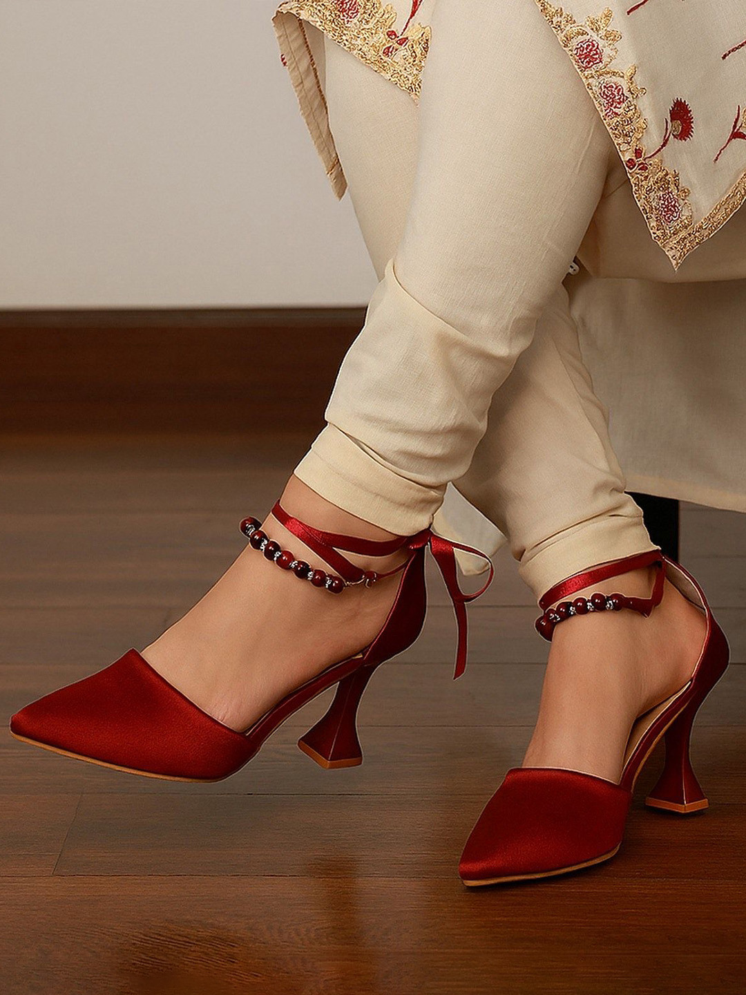 HEART CORE Pointed Toe Lace-Ups Kitten Pumps