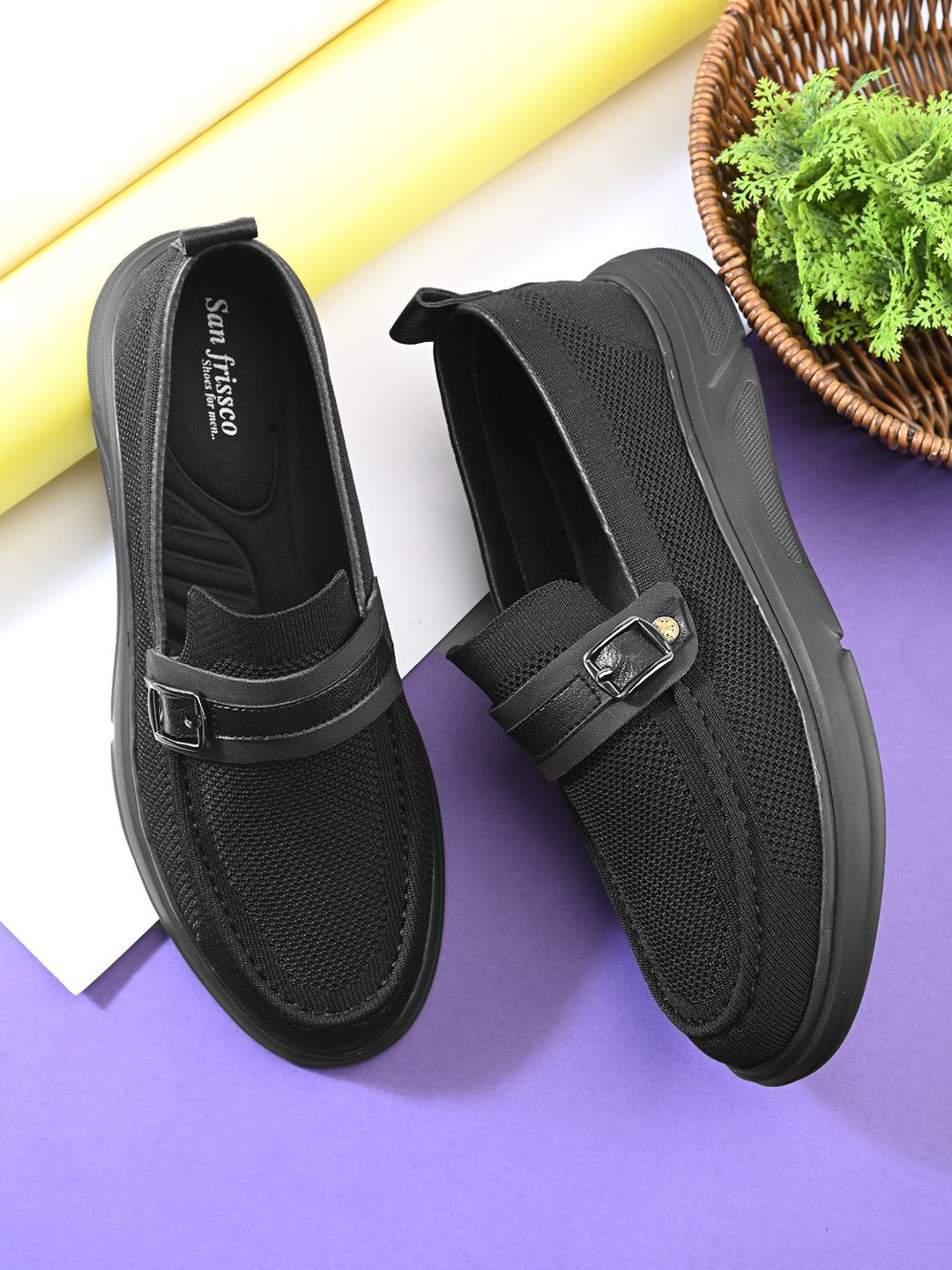 San Frissco Men extured Round Toe Lightweight Slip-On Sneakers