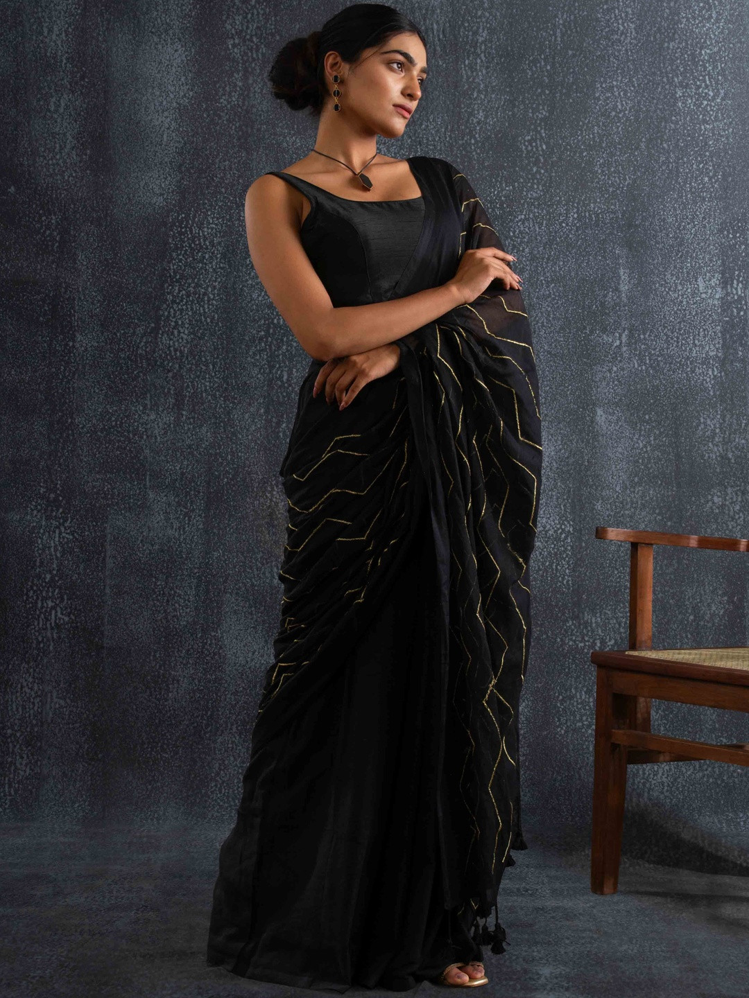 Magga Chevron Embroidered Thread Work Pure Cotton Saree With Blouse Piece