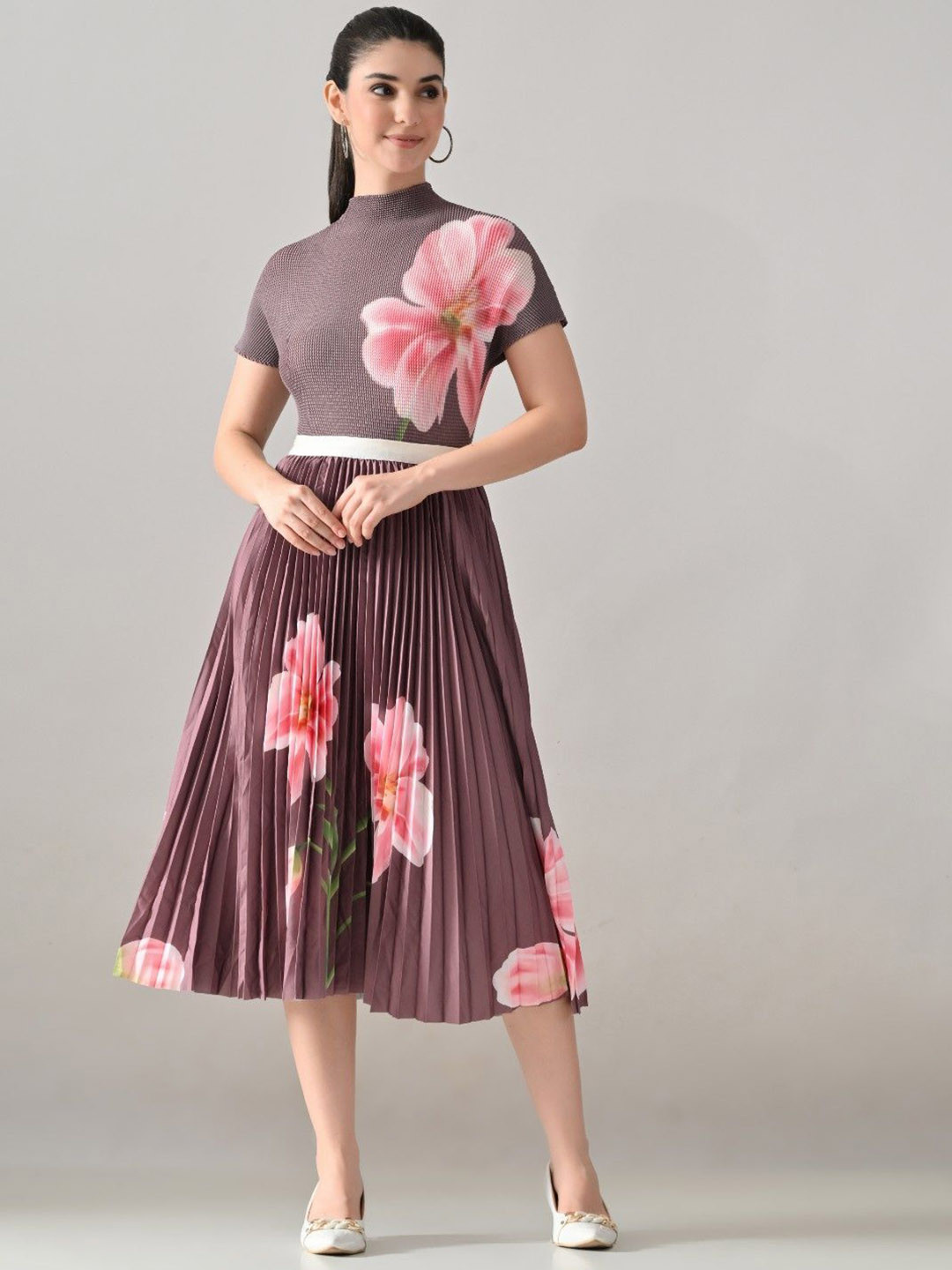 ANNY Women Marron Viscose Rayon Floral Printed High Neck Pleated Co-Ords