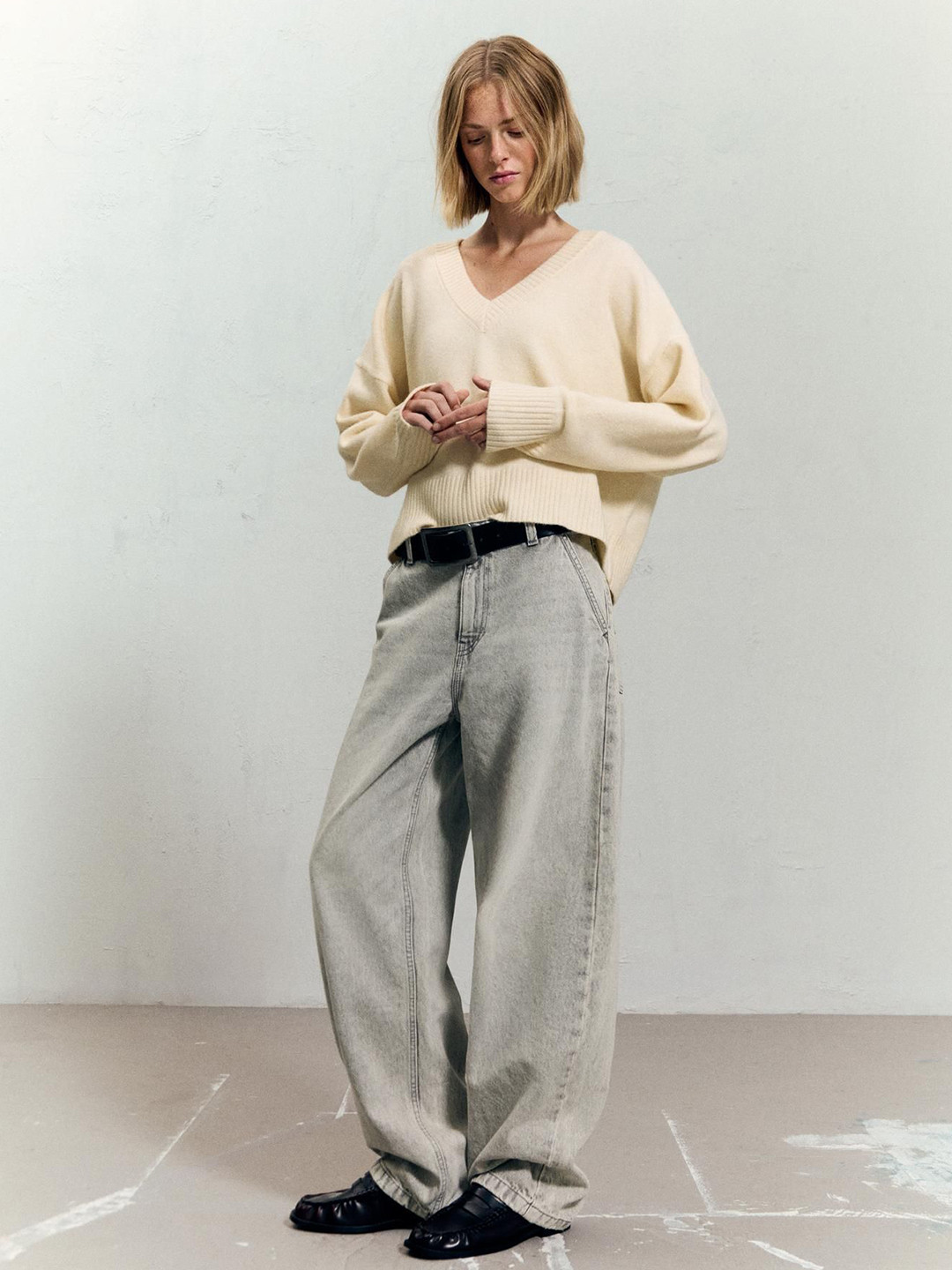 Bershka V-Neck Acrylic Cropped Pullover Sweater