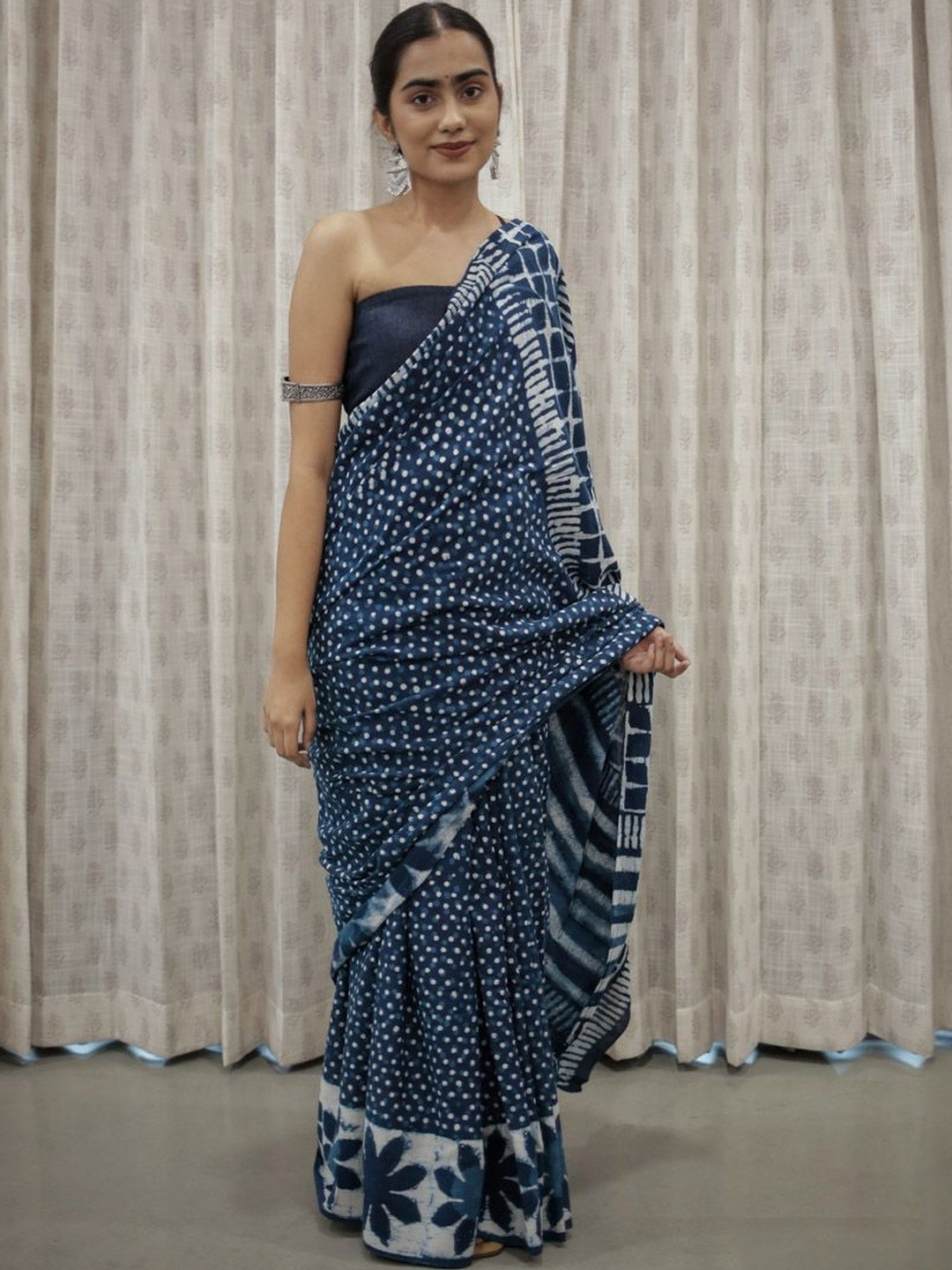 Moora Polka Dots Printed Pure Cotton Block Print Saree With Blouse Piece