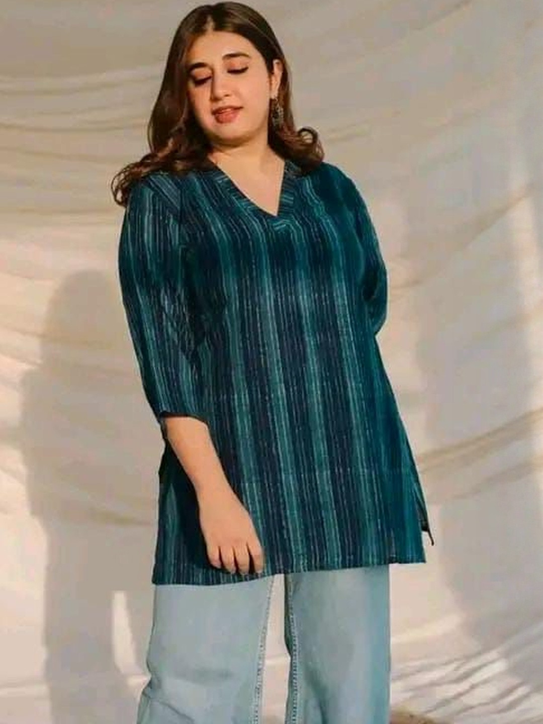 NG NIROMIKA Striped V-Neck Kurti