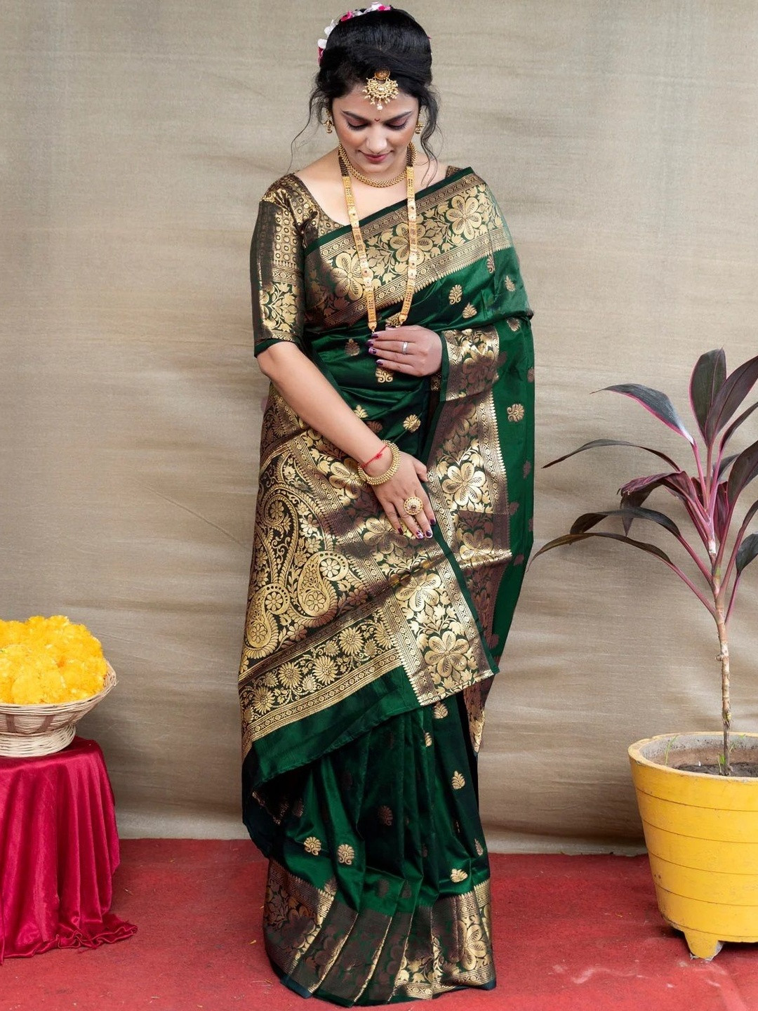 AVANTIKA FASHION Ethnic Motifs Woven Design Zari Kanjeevaram Saree