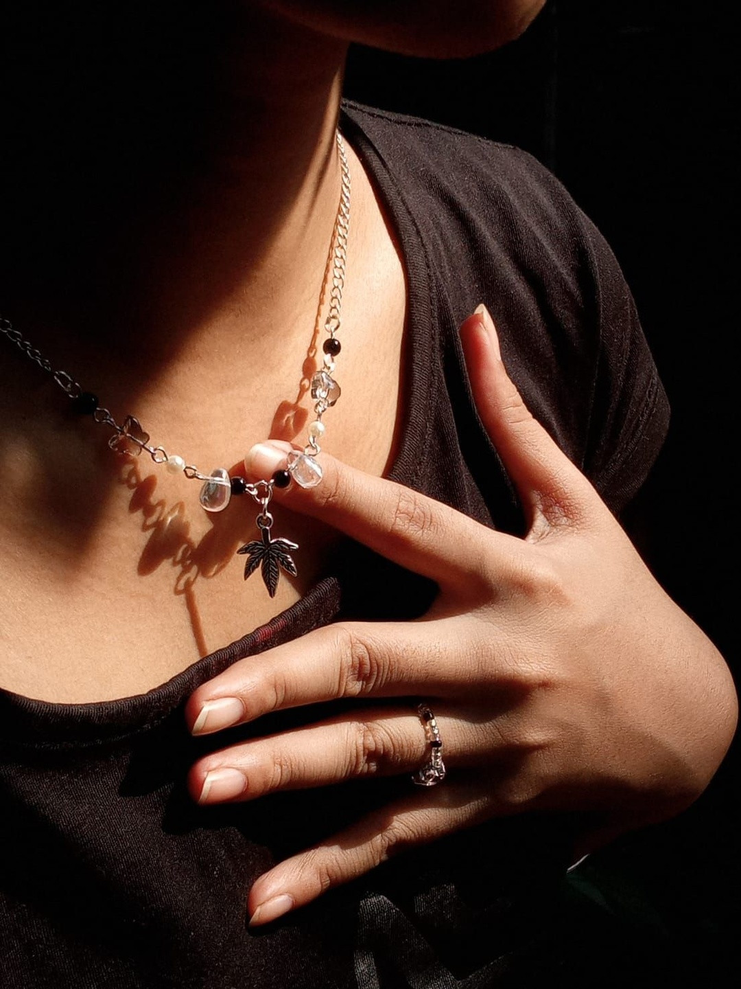 Slay Jewellery Artificial Beaded Daisy Flower Charm Minimal Necklace