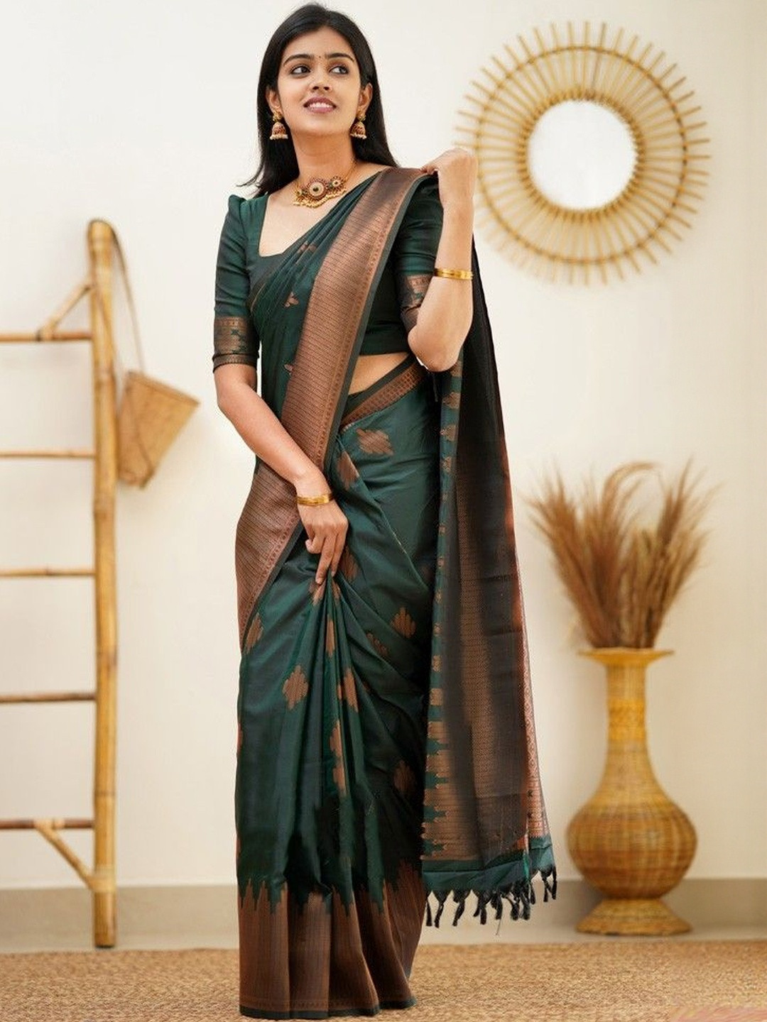 AVANTIKA FASHION Ethnic Motifs Woven Design Zari Kanjeevaram Saree