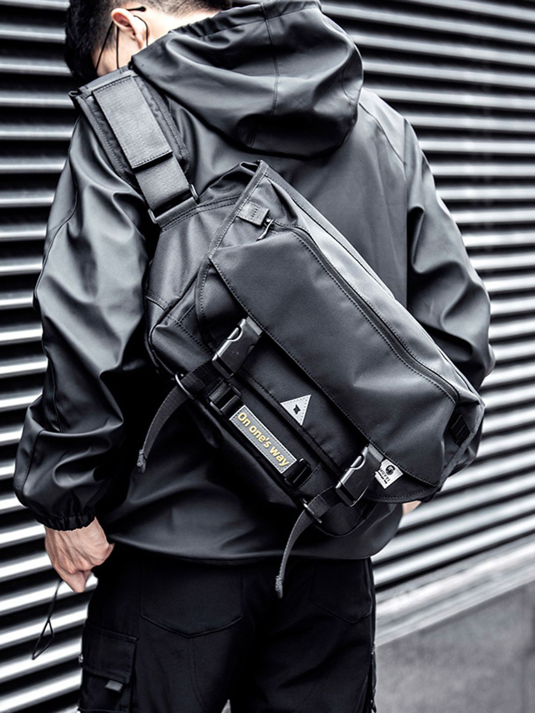 Mast & Harbour Men Laptop Bag With Zip Closure