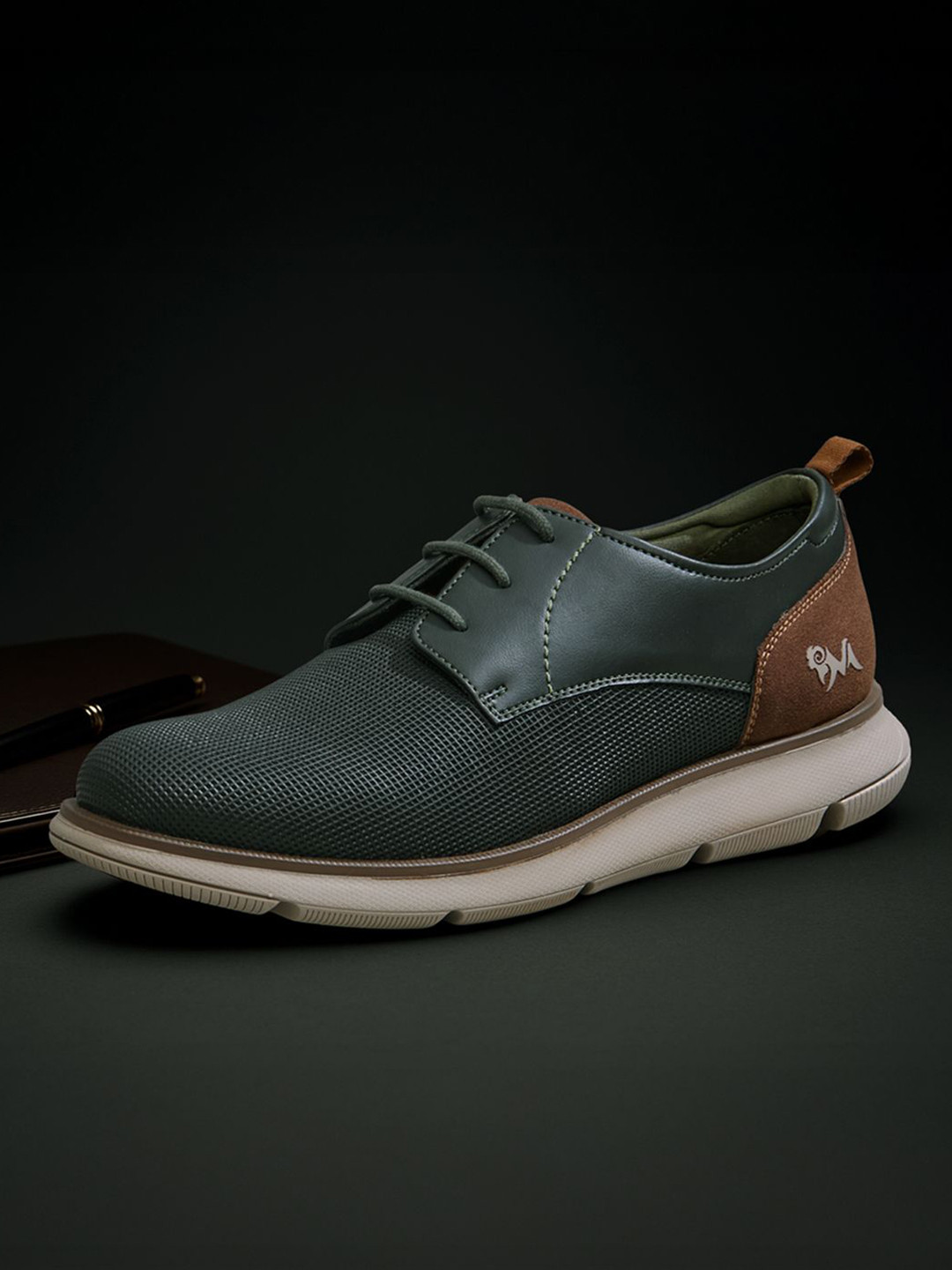 NEEMANS Men Colourblocked Textured Derby Sneakers