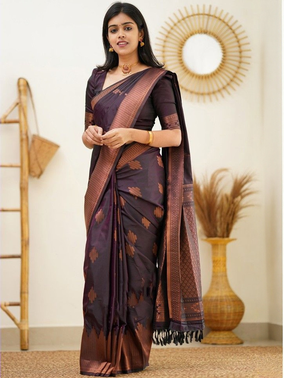 AVANTIKA FASHION Ethnic Motifs Woven Design Zari Kanjeevaram Saree