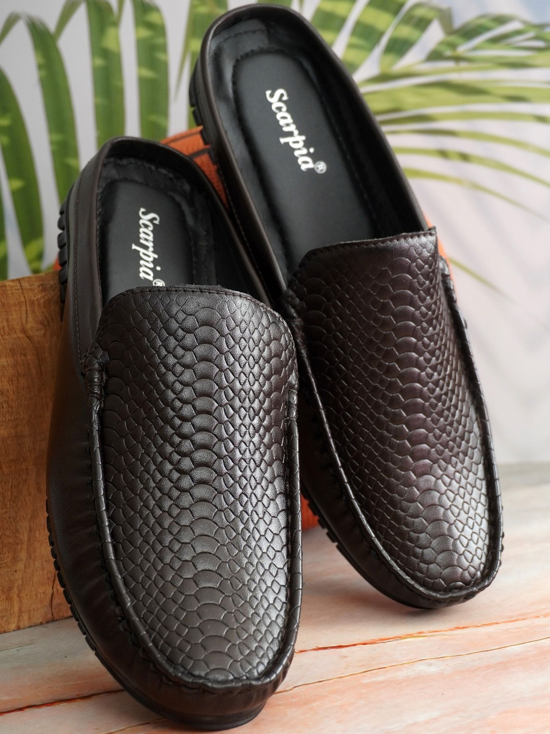 SCARPIA Men Textured Loafers