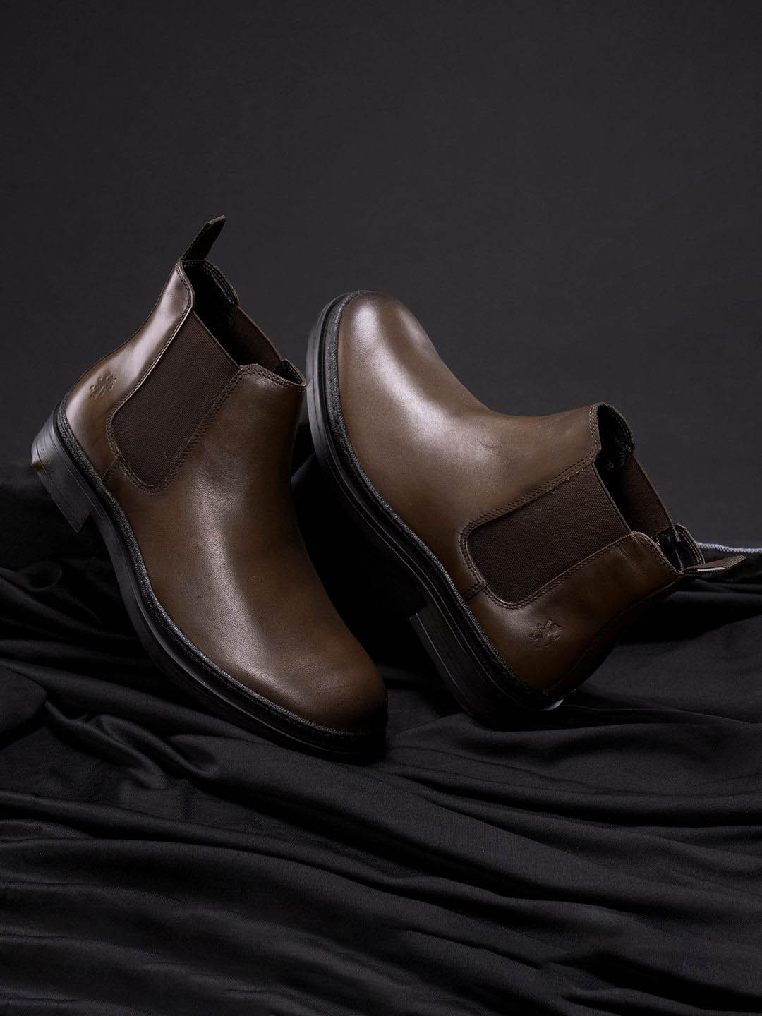 Red Tape Men Leather High-Top Chelsea Boots