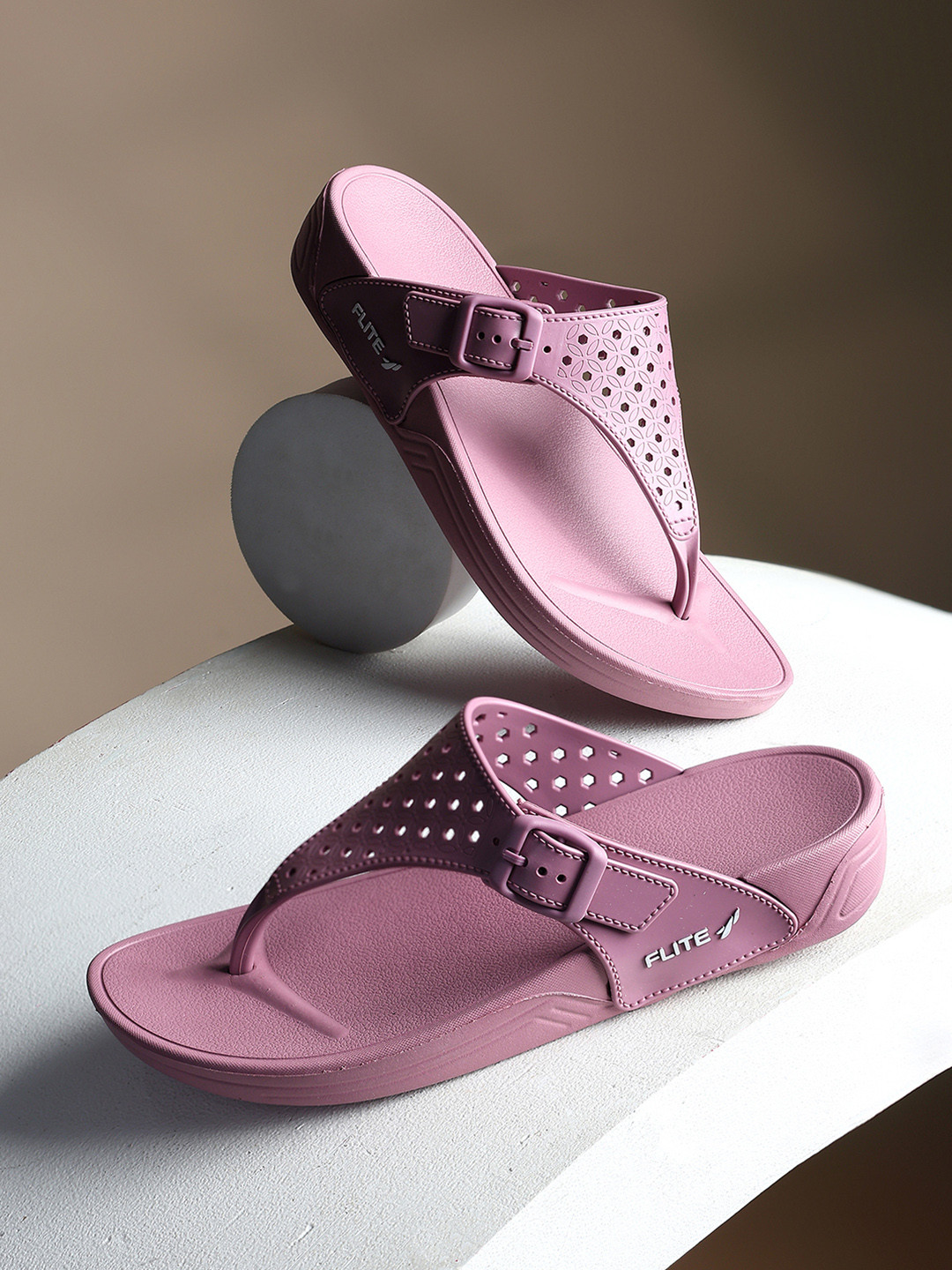 FLITE Women Open Toe Flip Flops
