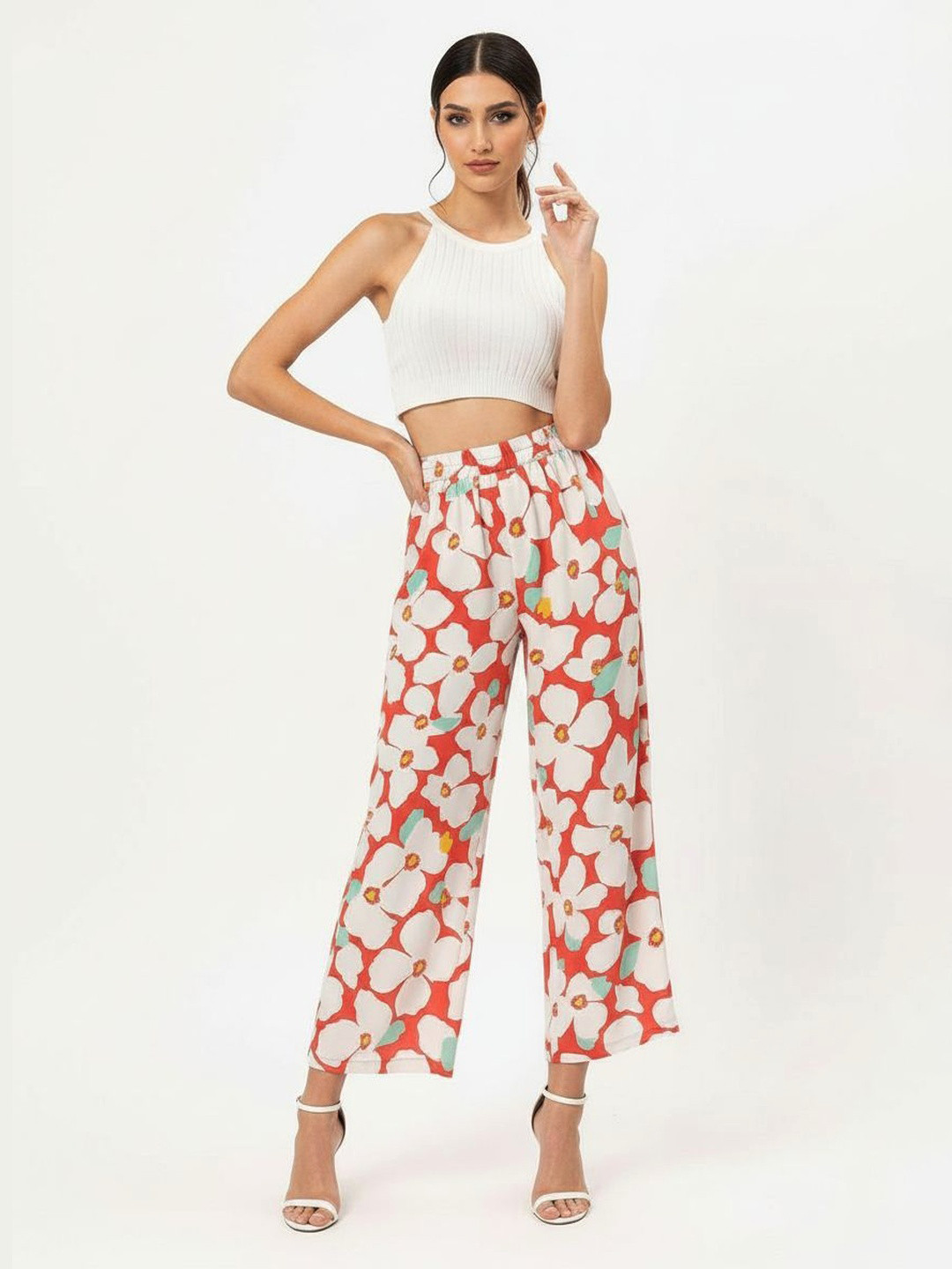 DressBerry Sculpted Elegance Halter Neck Ribbed Crop Top