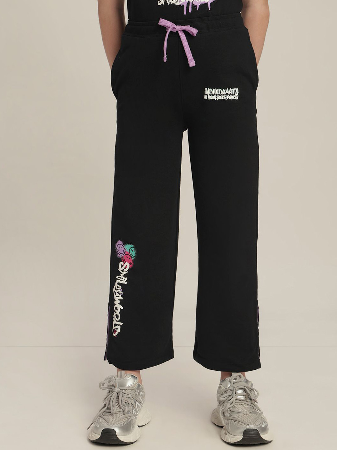 Vero Moda Girls Smiley Typography Printed  Relaxed Fit Trousers