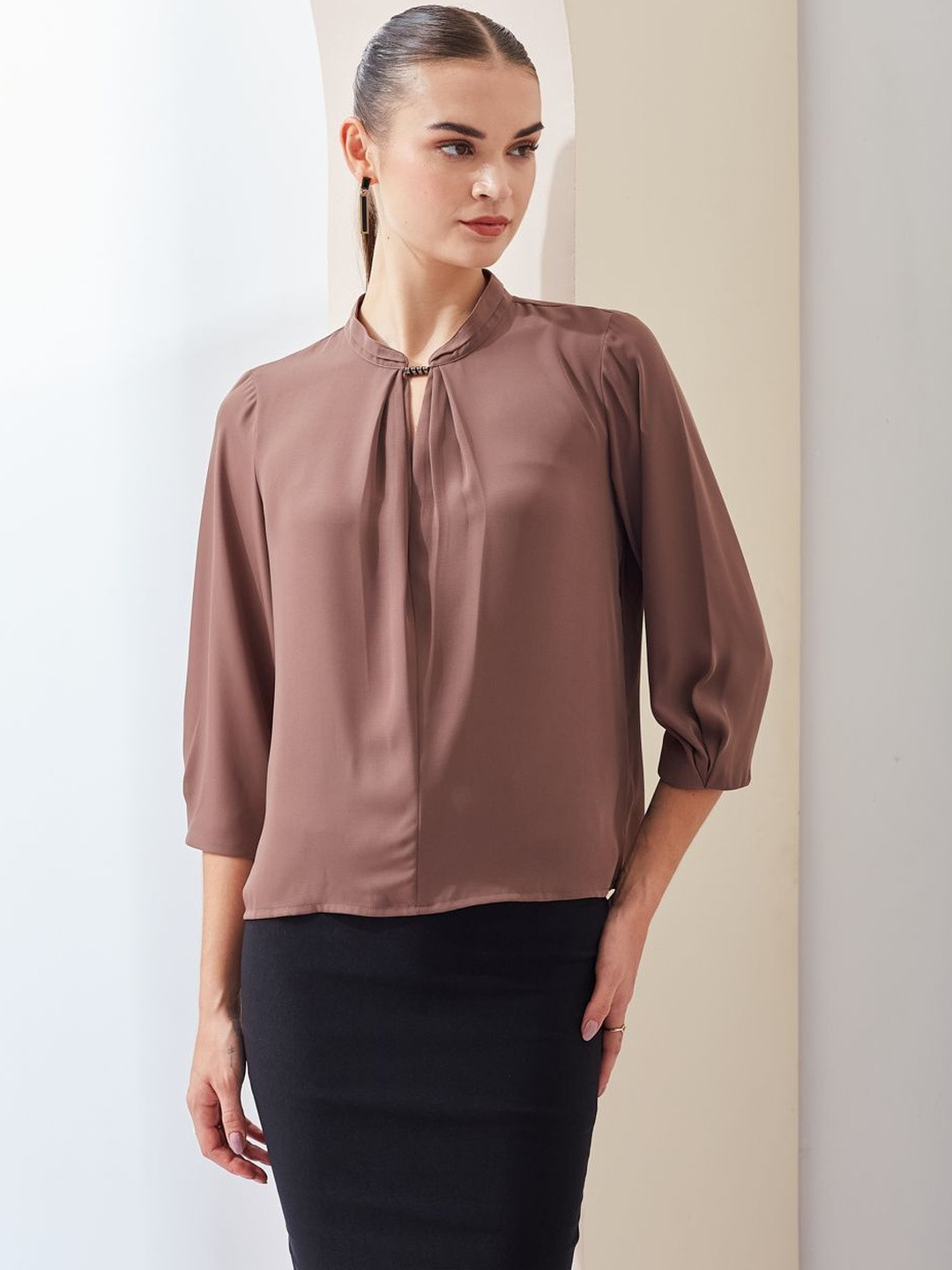 Latin Quarters Women Keyhole Neck Puff Sleeve Top