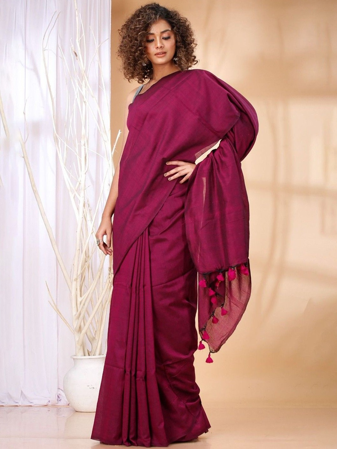 AWRIYA Zari Solid Color Tassel Border Saree