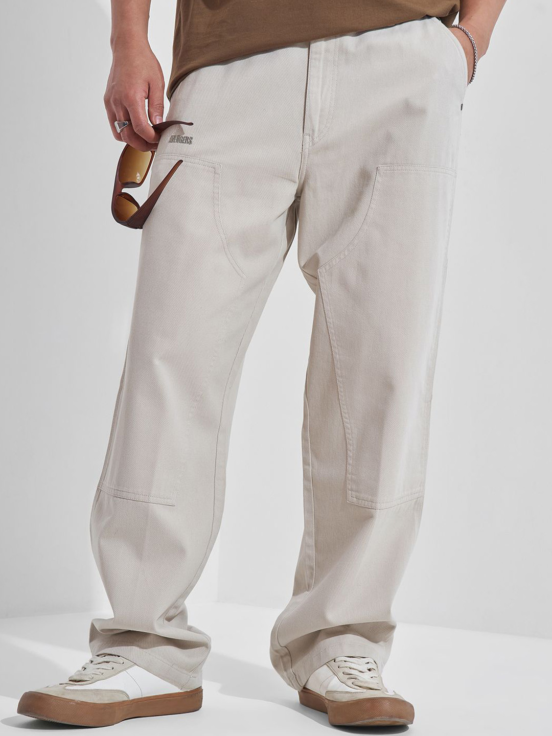 HIGHLANDER Men Cotton High-Rise Loose Fit Cargos Trousers