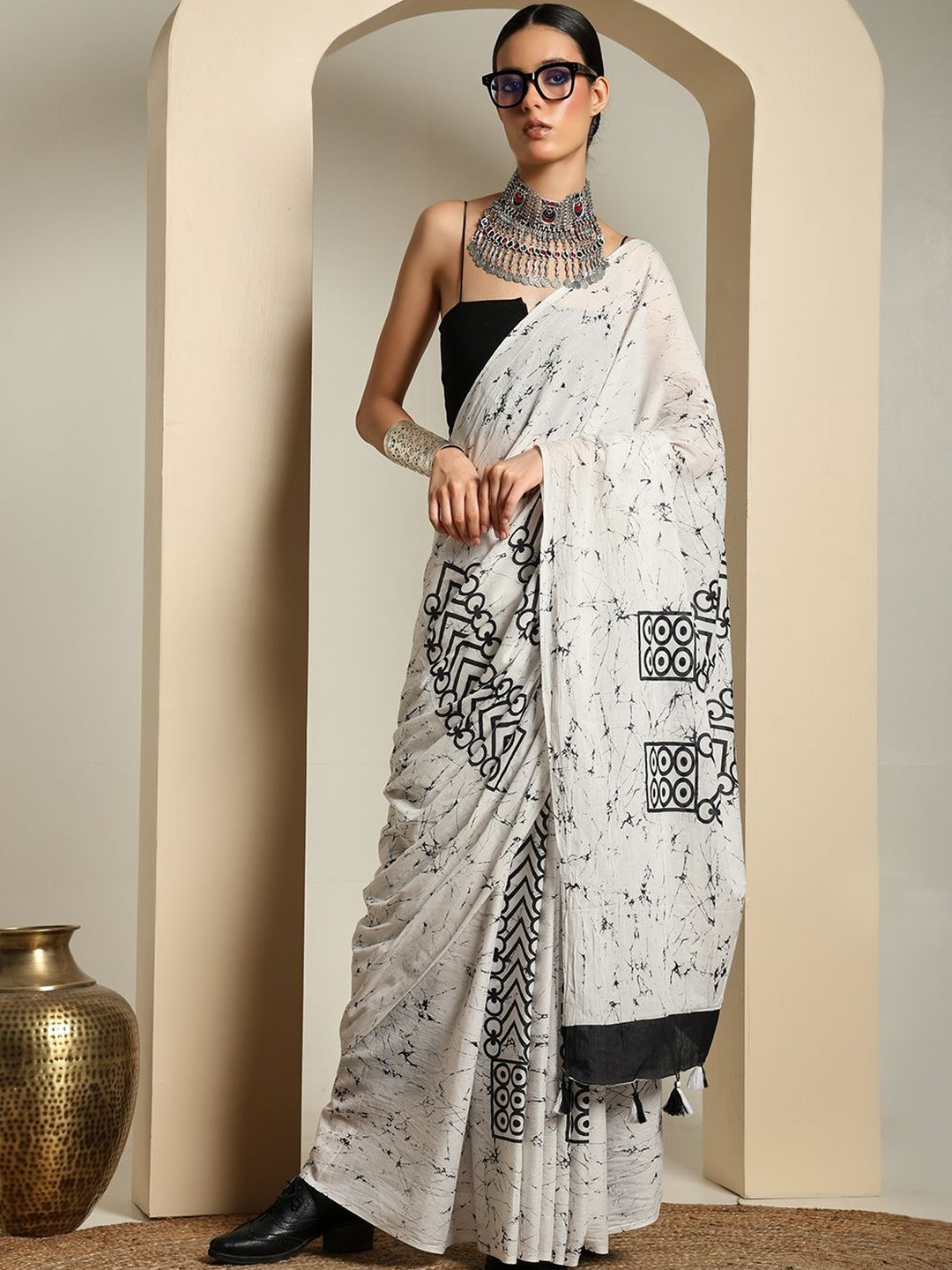 DESI VIDESI Abstract Printed Pure Cotton Bagru Saree