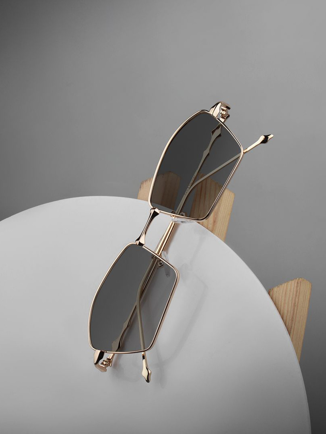 SAM & MARSHALL Unisex Rectangle Sunglasses with UV Protected Lens DARIAN_GOLD_20072