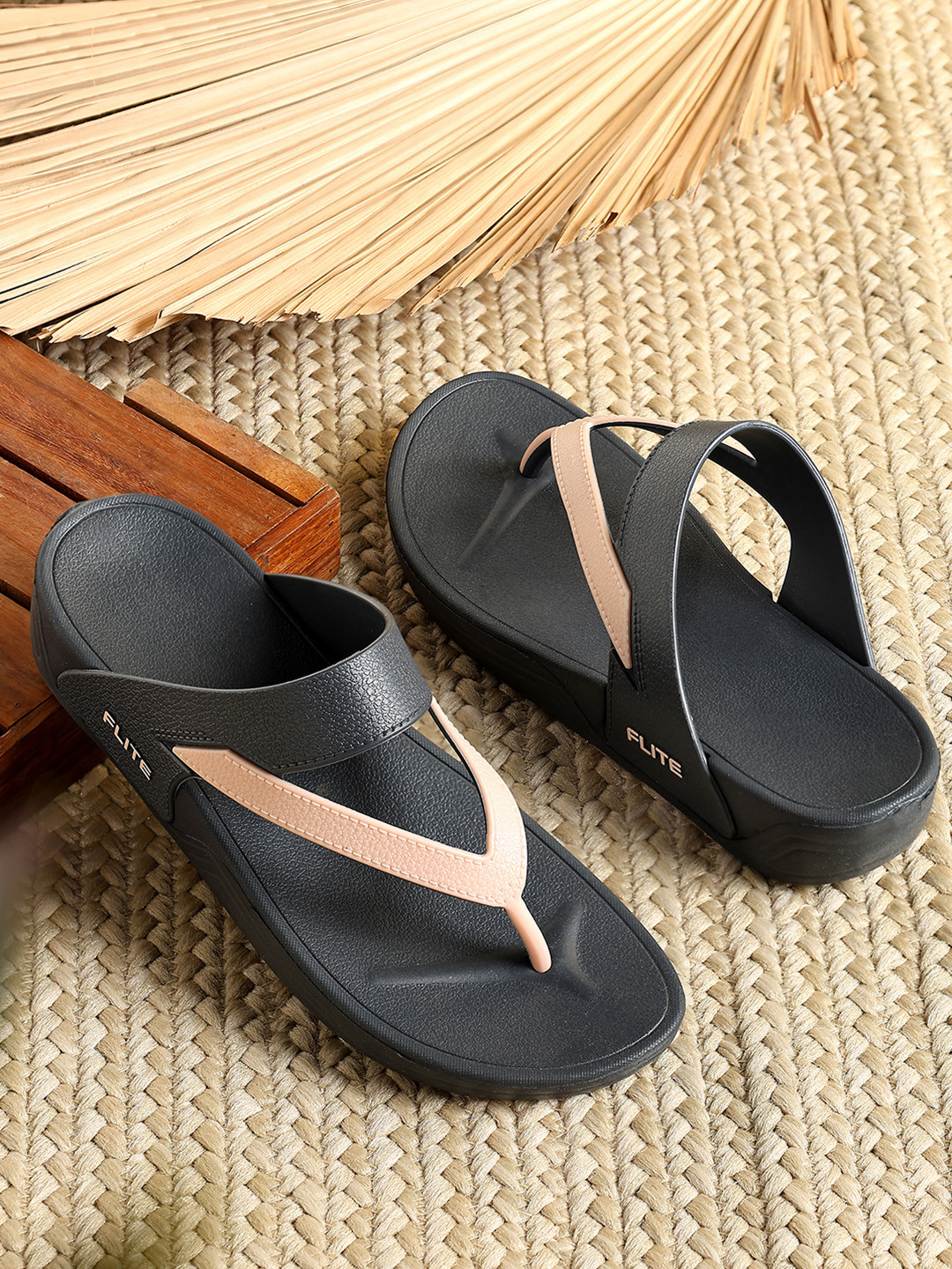 FLITE Women Colourblocked Rubber T-Strap Flip Flops