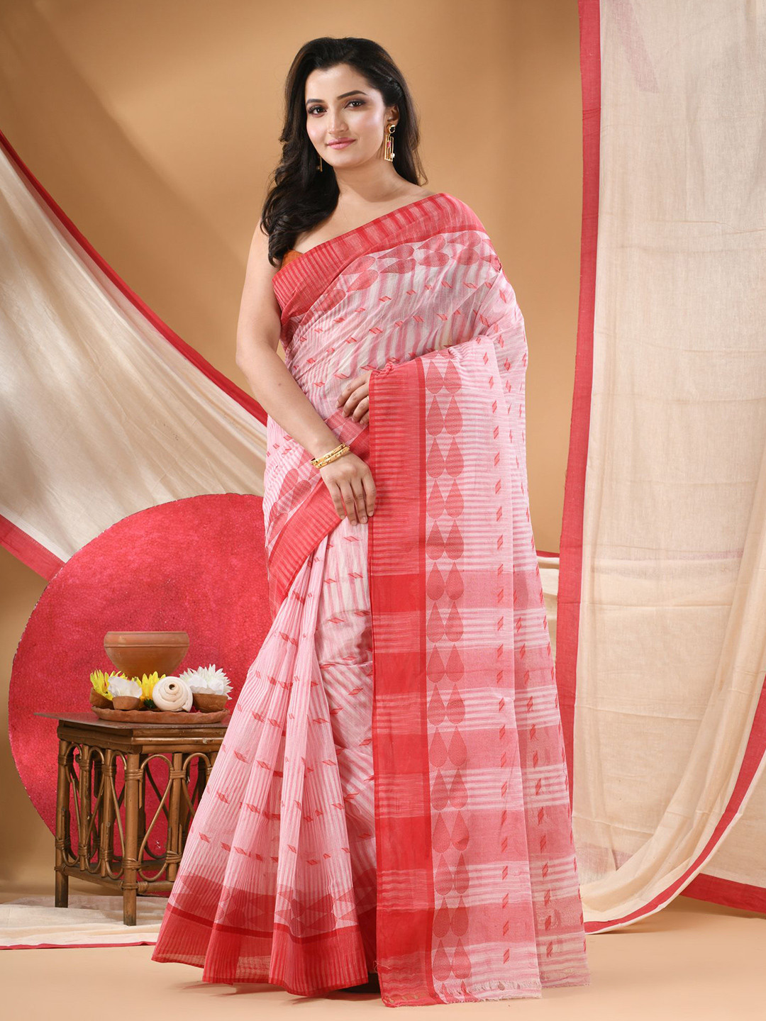 DESH BIDESH Women Pure Cotton Woven Design Taant Saree