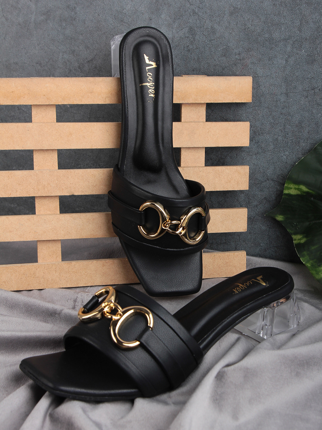 Looper Textured Block Sandals