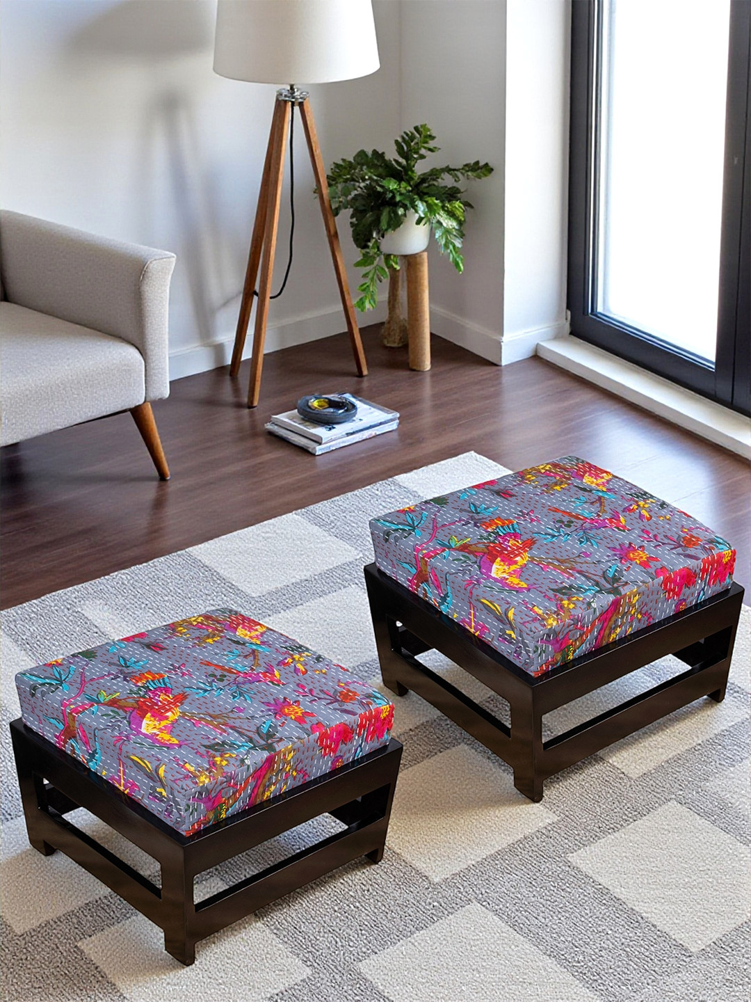 Ikiriya Set Of 2 Foot Stool In Extra Dark Mahagony Finish With Grey Printed Kantha Cushion