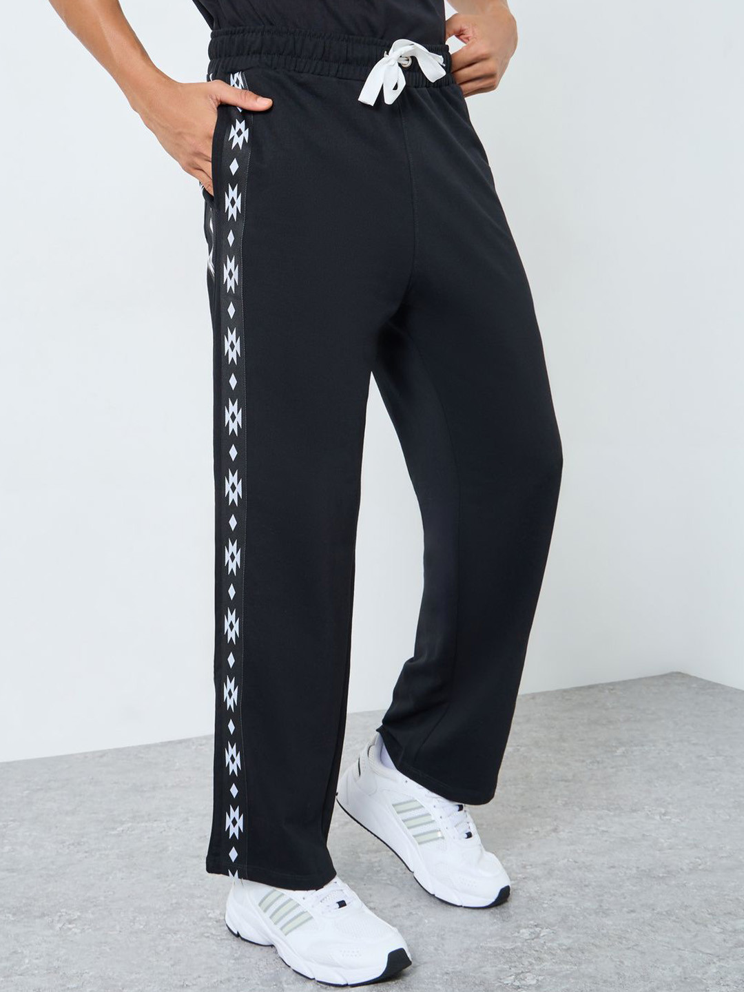 Styli Men Boho Tape Oversize Mid Rise Thick Drawcord Joggers