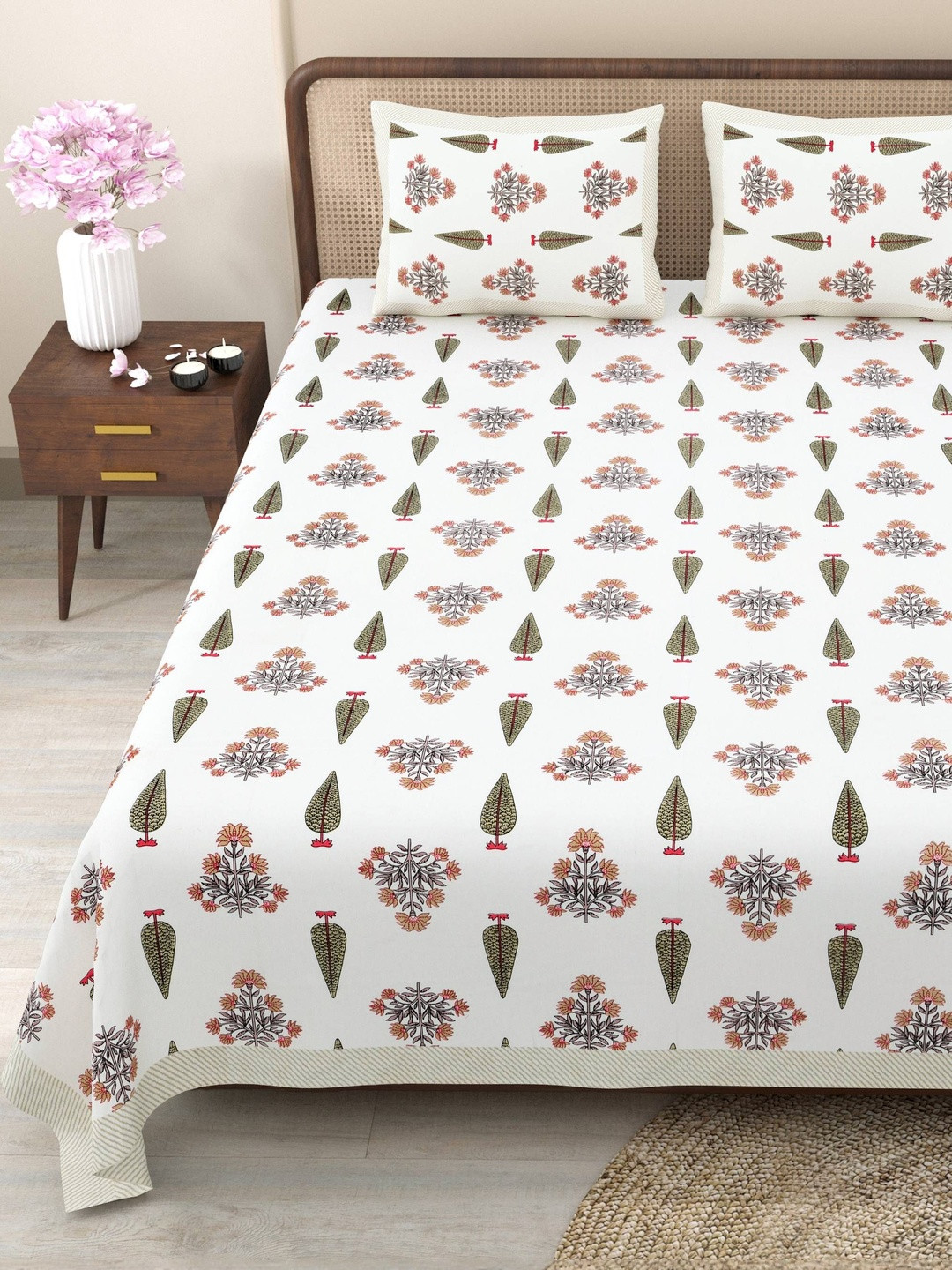 Myntra Elegant Homes King Size Printed Cotton Bedsheet With 2 Pillow Covers