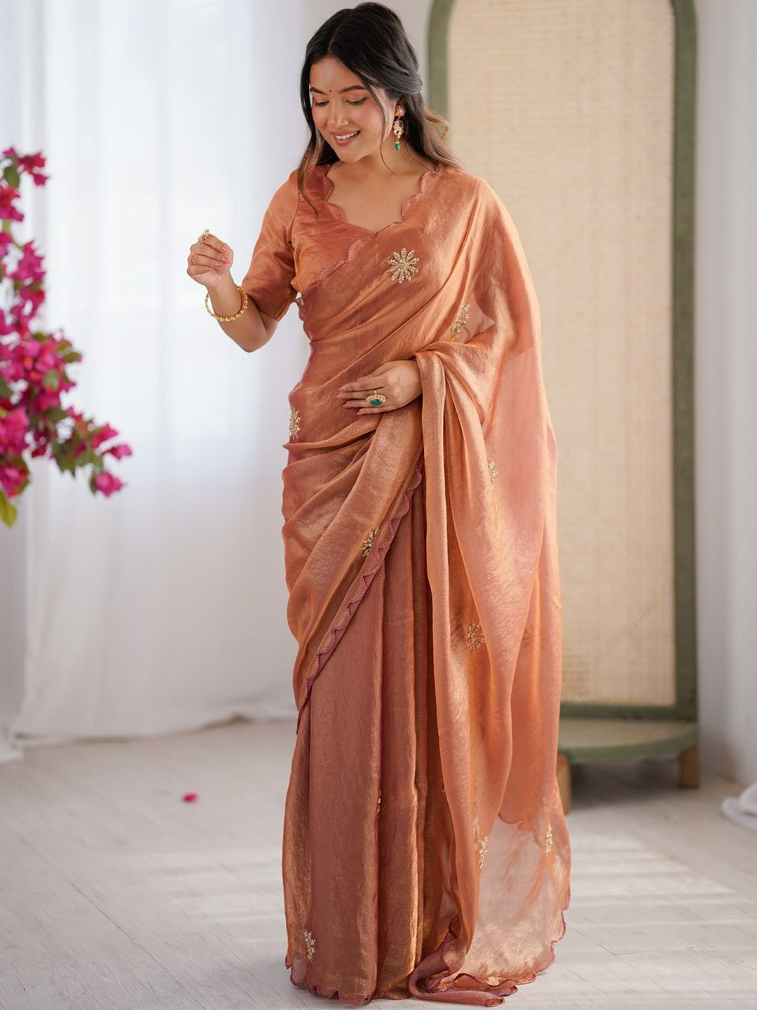 EVANIK Women Embellished Beads and Stones Scallop Border Fendy Saree With Blouse Piece