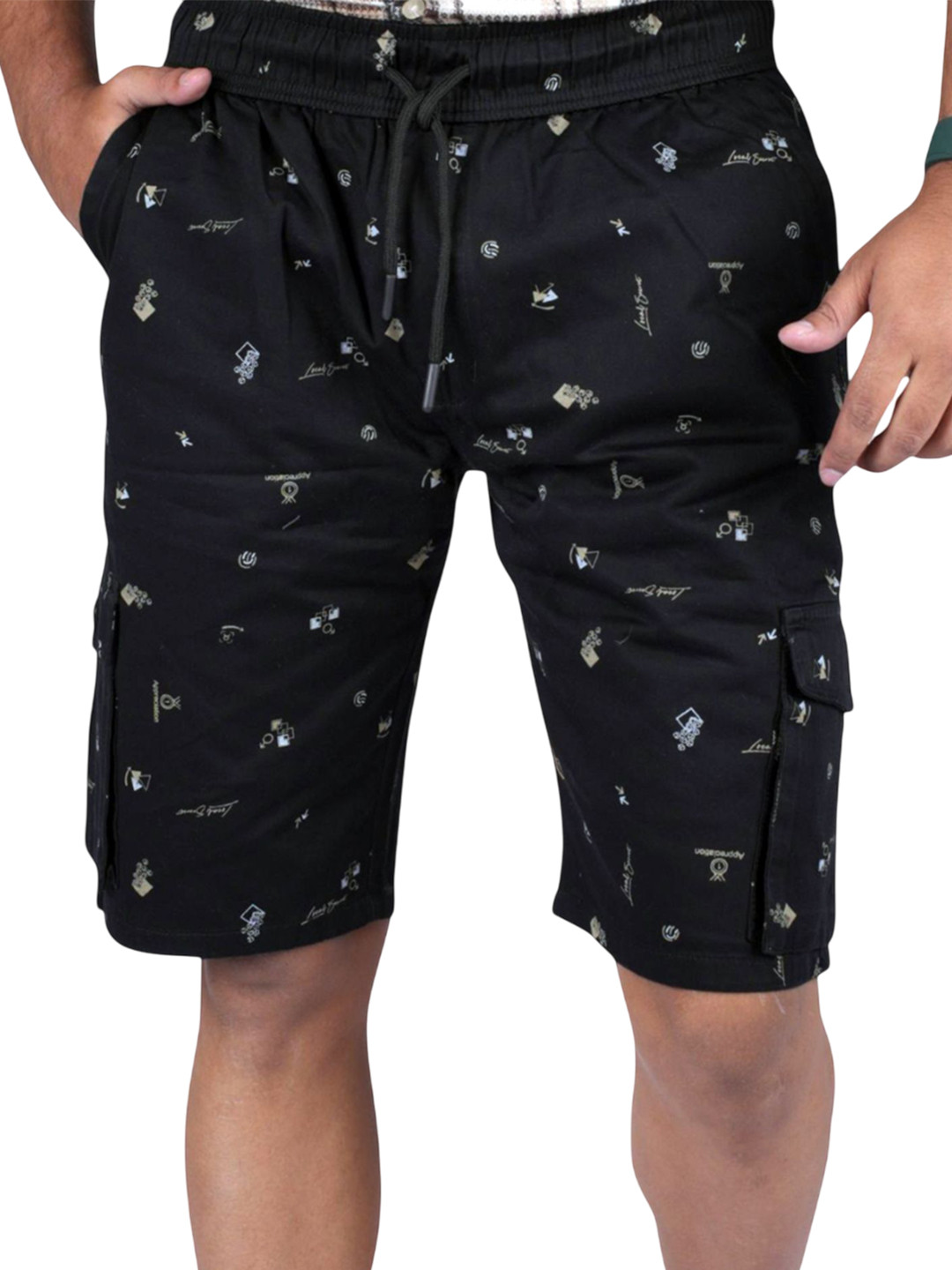 Plounge Men Geometric Printed Relaxed Fit Mid-Rise Cotton Cargo Shorts
