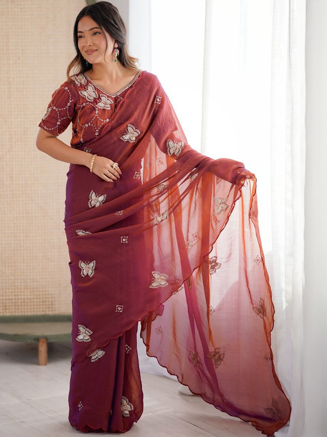 EVANIK Embellished Sequinned Saree With Blouse Piece