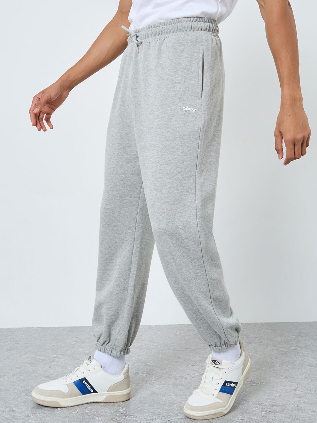 Styli Men Hd Pocket Logo Printed Mid Rise Oversized Joggers