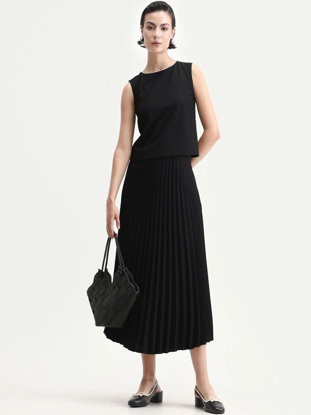 RAREISM AVISA Women Round Neck Sleeveless Crop Top