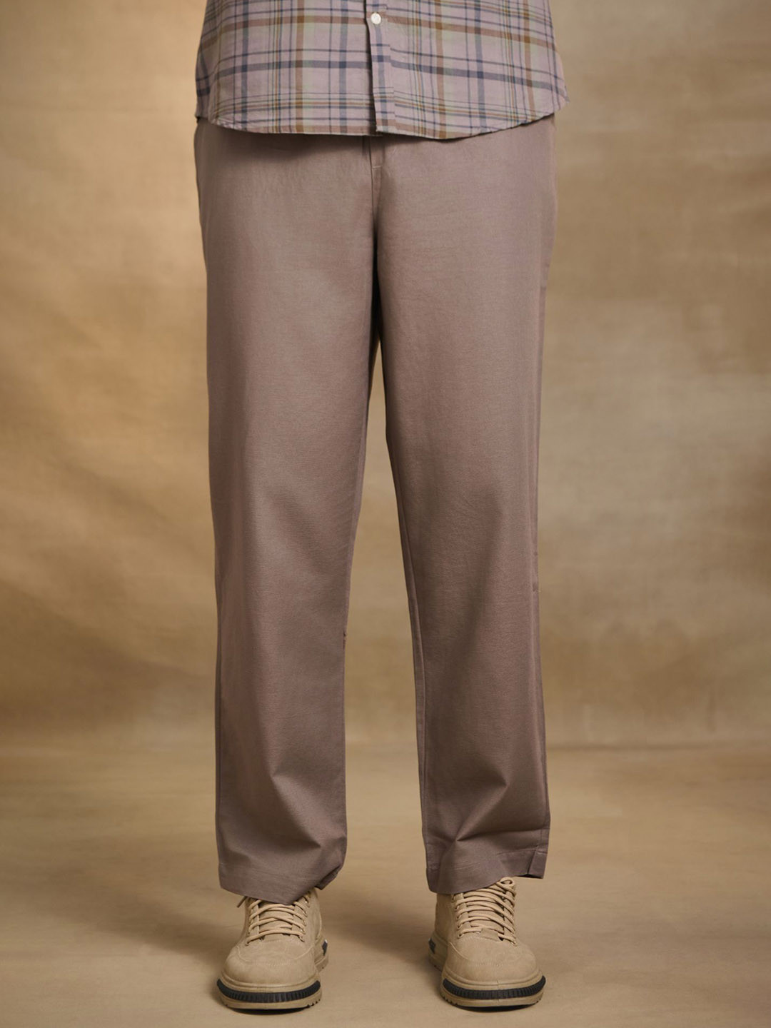 Uncluttered Closet Men Relaxed Fit Brown Trousers