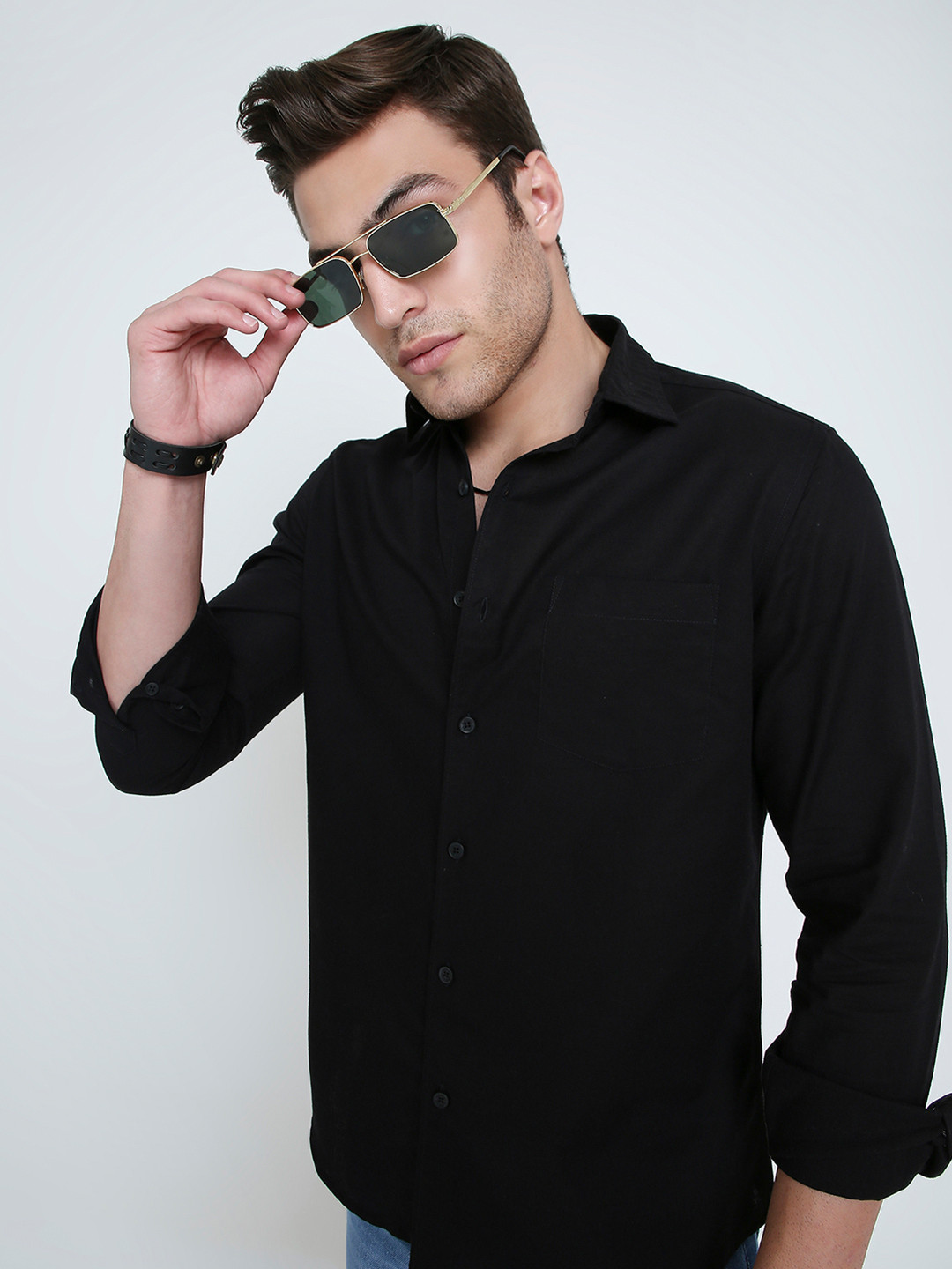 VASTRADO Essentials Classic Cutaway Collar Slim Fit Cotton Casual Shirt