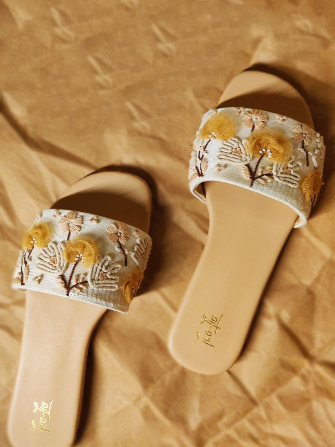 Taa-Tia Women Embellished Embroidered Open Toe Flats